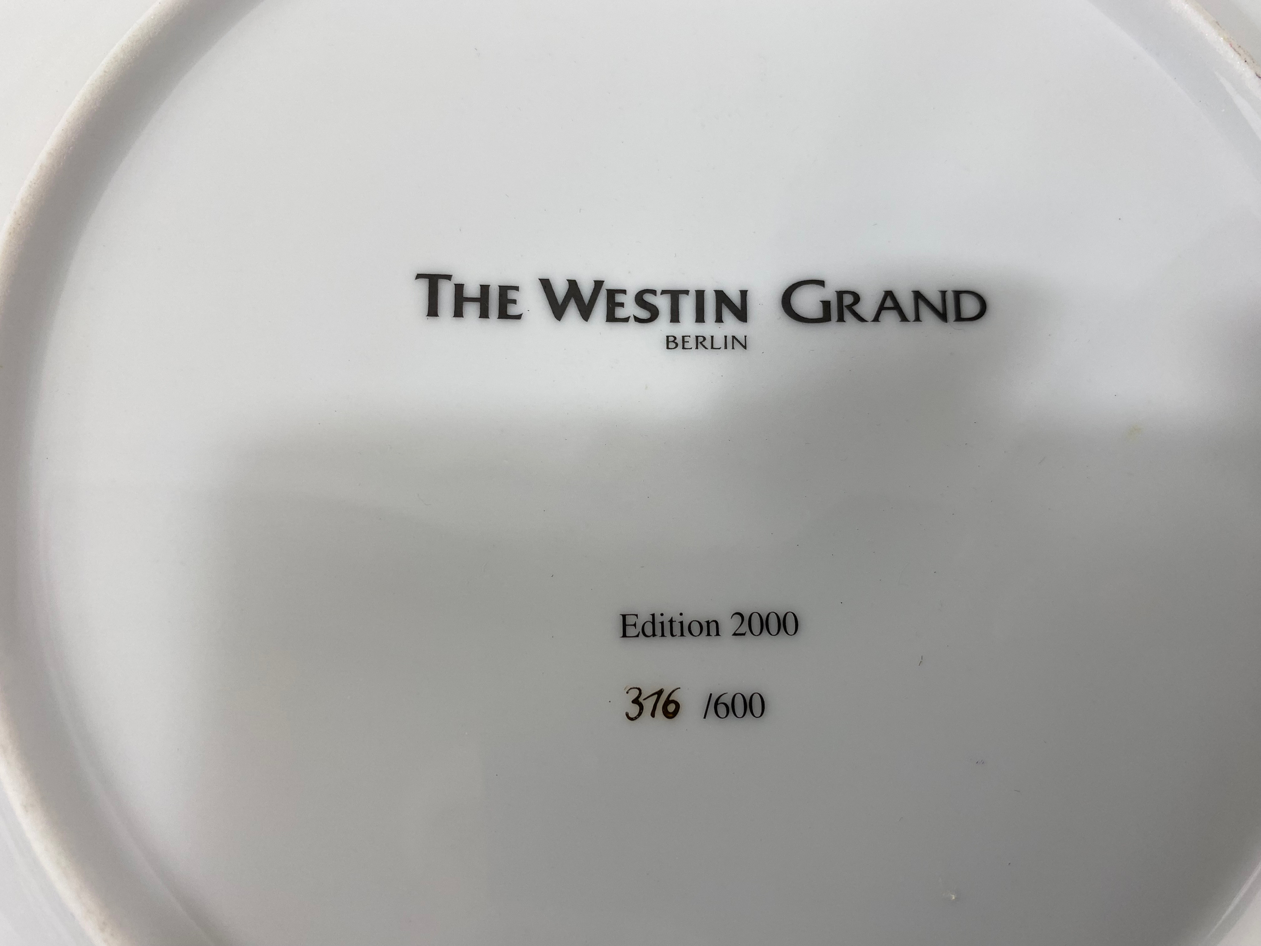 Voir photo 6 de Plat "The Westin Grand Berlin", édition 2000 Plat "The Westin Grand Berlin", édition 2000 Bon état reconditionné photo 6