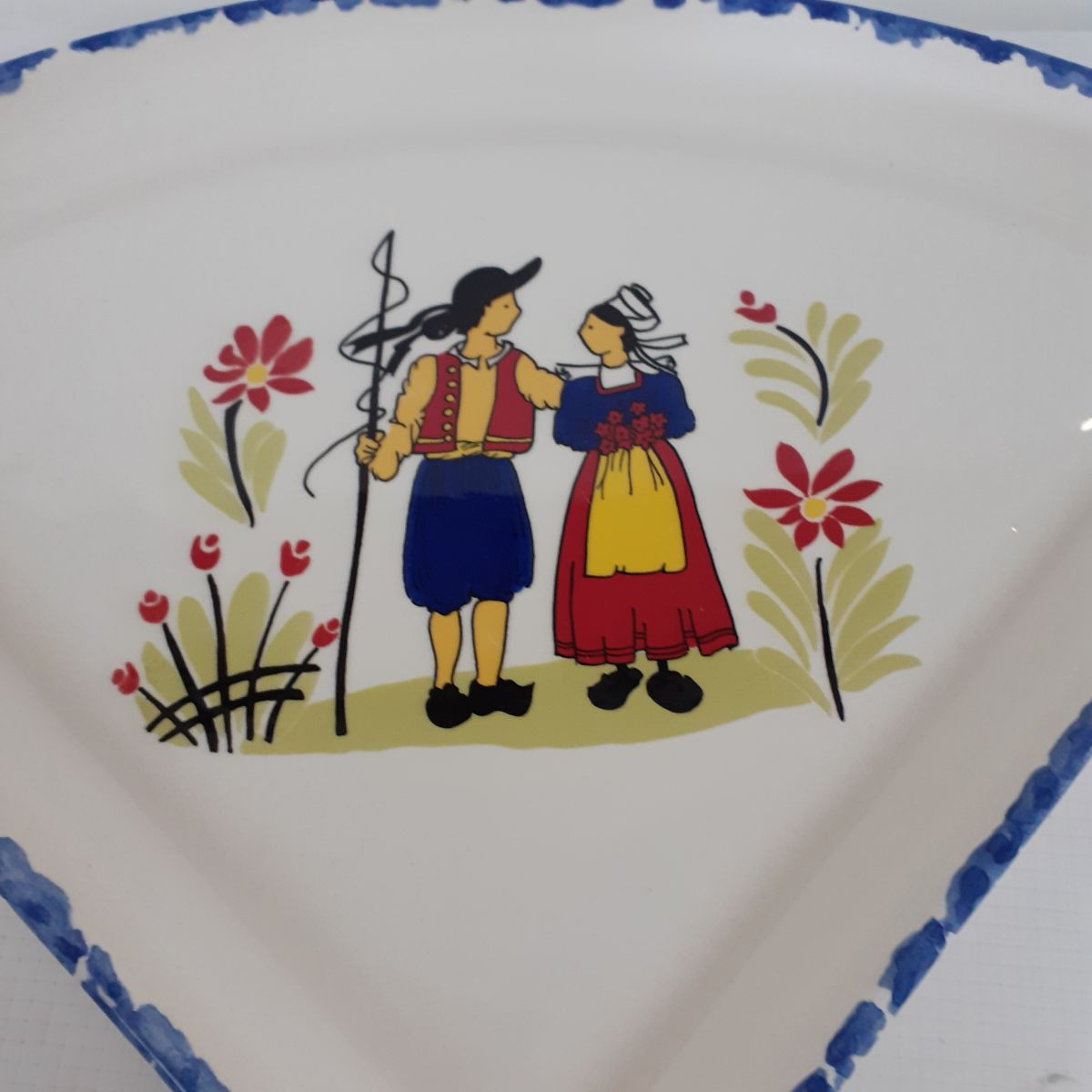 Voir photo 2 de Plat Triangle - Style Breton - Faïence Plat Triangle - Style Breton - Faïence Très bon état reconditionné photo 2