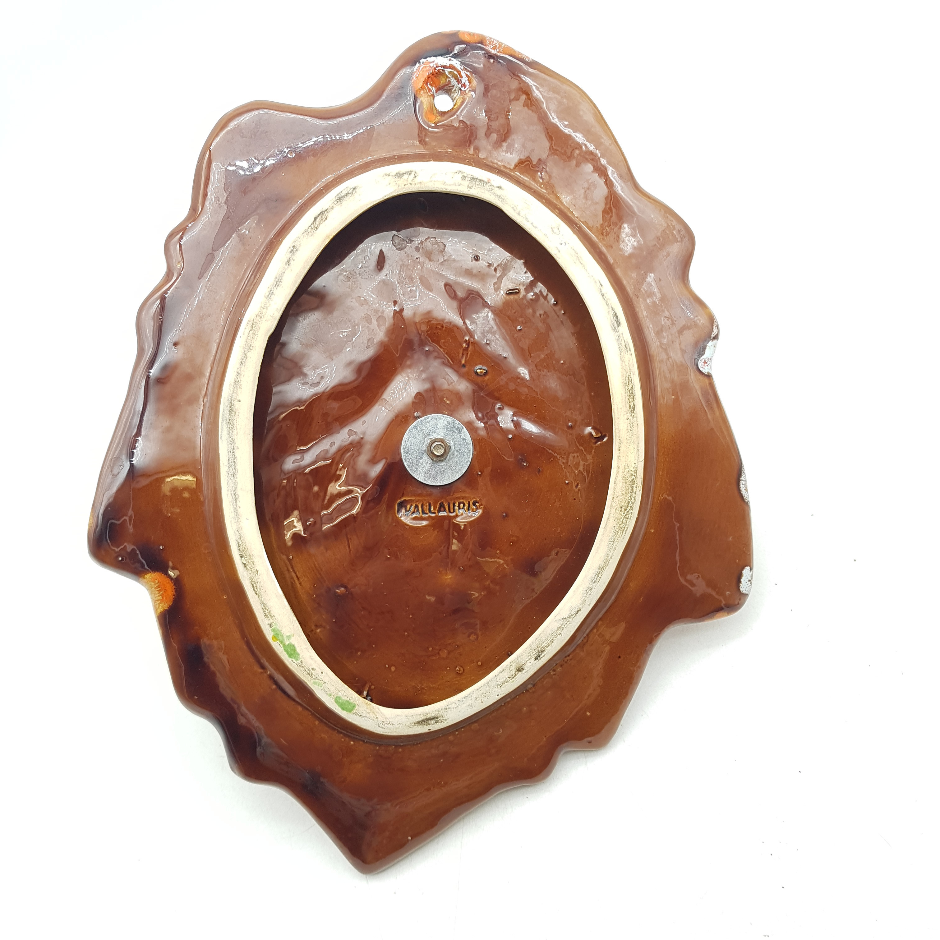Voir photo 5 de Plateau à fromages Vallauris en forme de feuille - année 70 - Camaïeu de rouge et marron Plateau à fromages Vallauris en forme de feuille - année 70 - Camaïeu de rouge et marron Bon état reconditionné photo 5