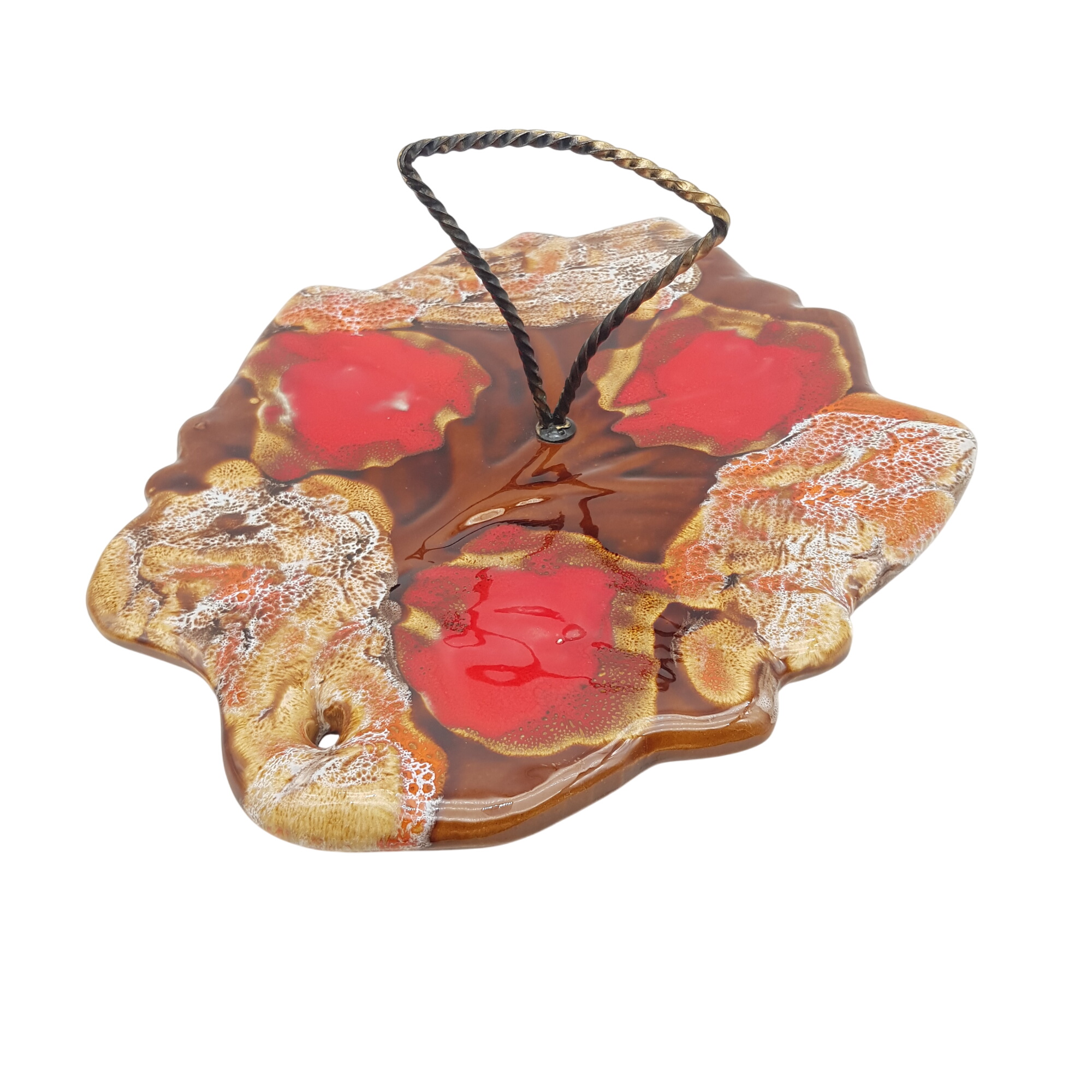 Acheter Plateau à fromages Vallauris en forme de feuille - année 70 - Camaïeu de rouge et marron Bon état - 10,50 € Plateau à fromages Vallauris en forme de feuille - année 70 - Camaïeu de rouge et marron Bon état reconditionné disponible sur Label Emmaüs