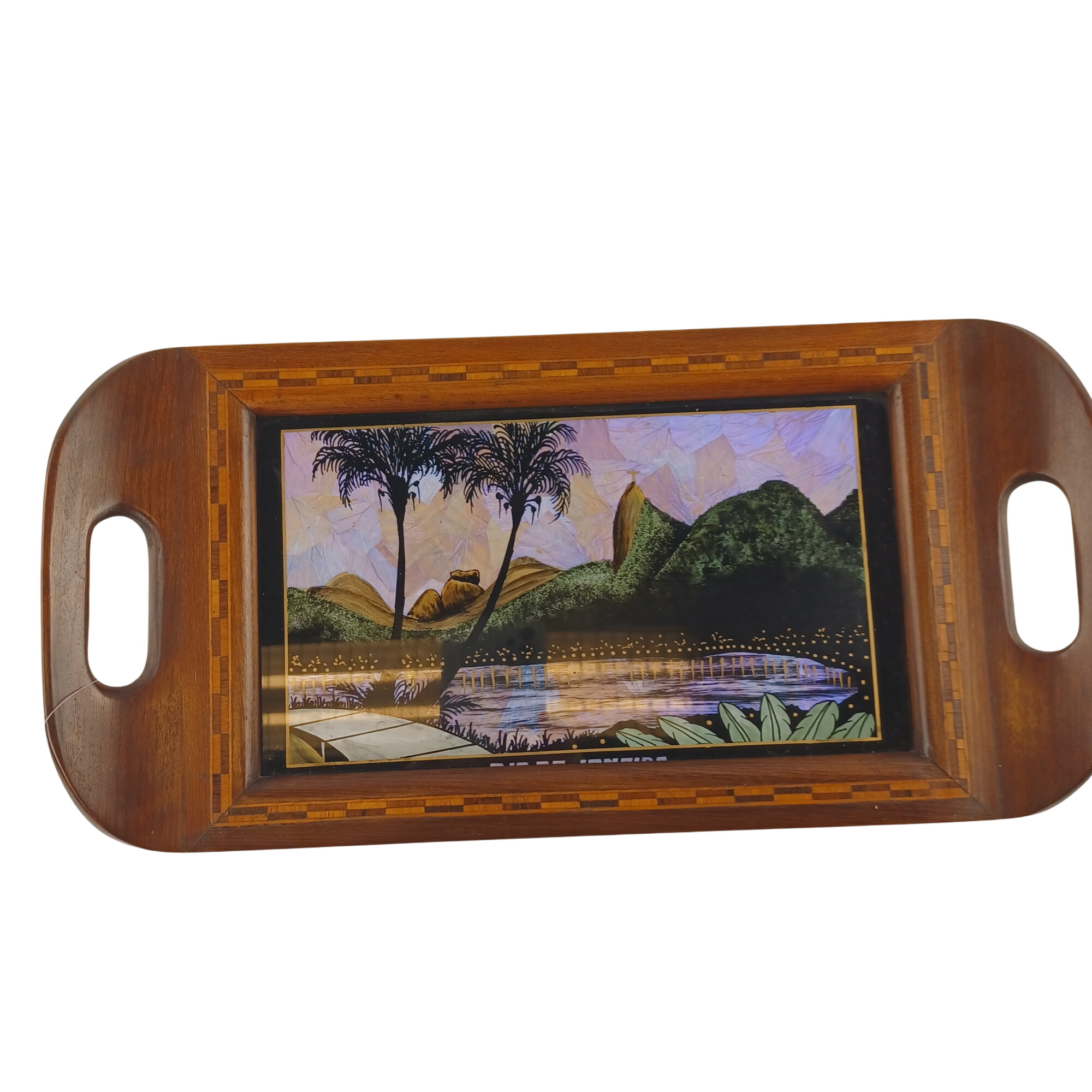Acheter Plateau souvenir vintage en bois à décor artisanal sous verre en ailes de papillons véritables de Rio de Janeiro de 37x18 cm - 20,00 € Plateau souvenir vintage en bois à décor artisanal sous verre en ailes de papillons véritables de Rio de Janeiro de 37x18 cm reconditionné disponible sur Label Emmaüs