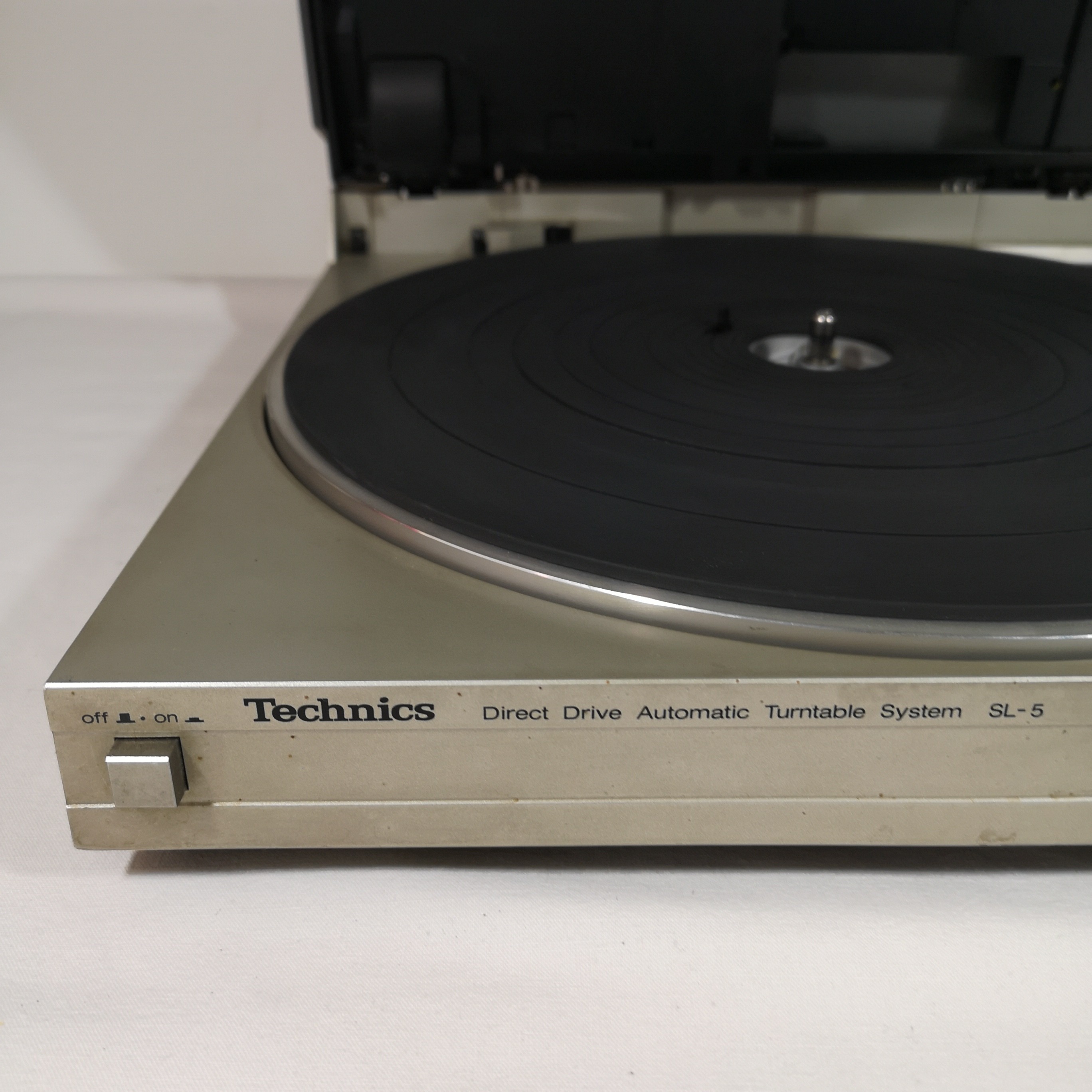 Voir photo 4 de Platine Vinyle TECHNICS SL-5 automatique à bras tangentiel 1982 Platine Vinyle TECHNICS SL-5 automatique à bras tangentiel 1982 Bon état reconditionné photo 4