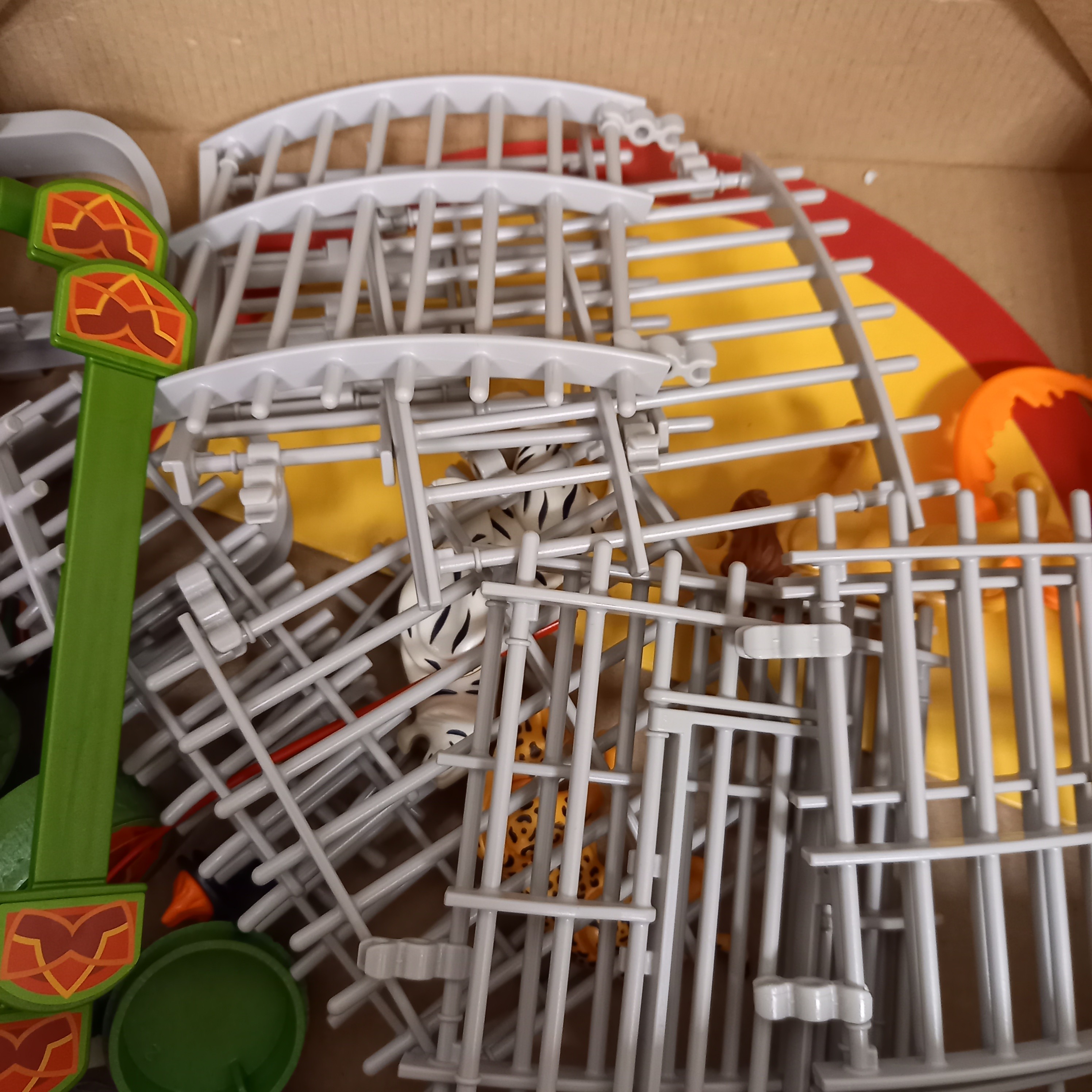 Voir photo 3 de Play Mobil - 4233. Dresseur avec cage aux fauves. Manque 2 petites flames Play Mobil - 4233. Dresseur avec cage aux fauves. Manque 2 petites flames Bon état reconditionné photo 3