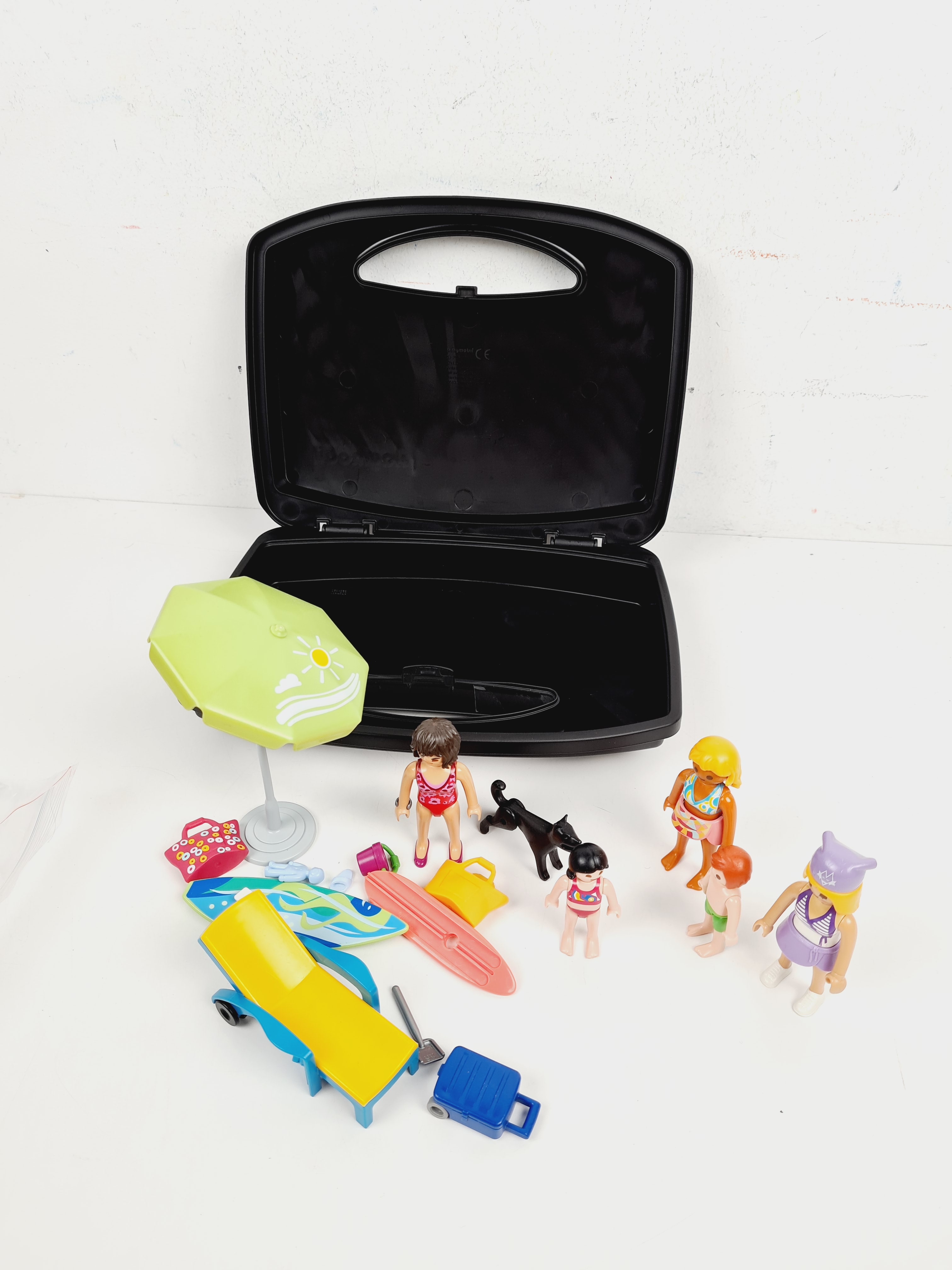 Voir photo 5 de Playmobil - Famille en plage avec une valise noir - Playmobil - 4 ans+ Playmobil - Famille en plage avec une valise noir - Playmobil - 4 ans+ Bon état reconditionné photo 5