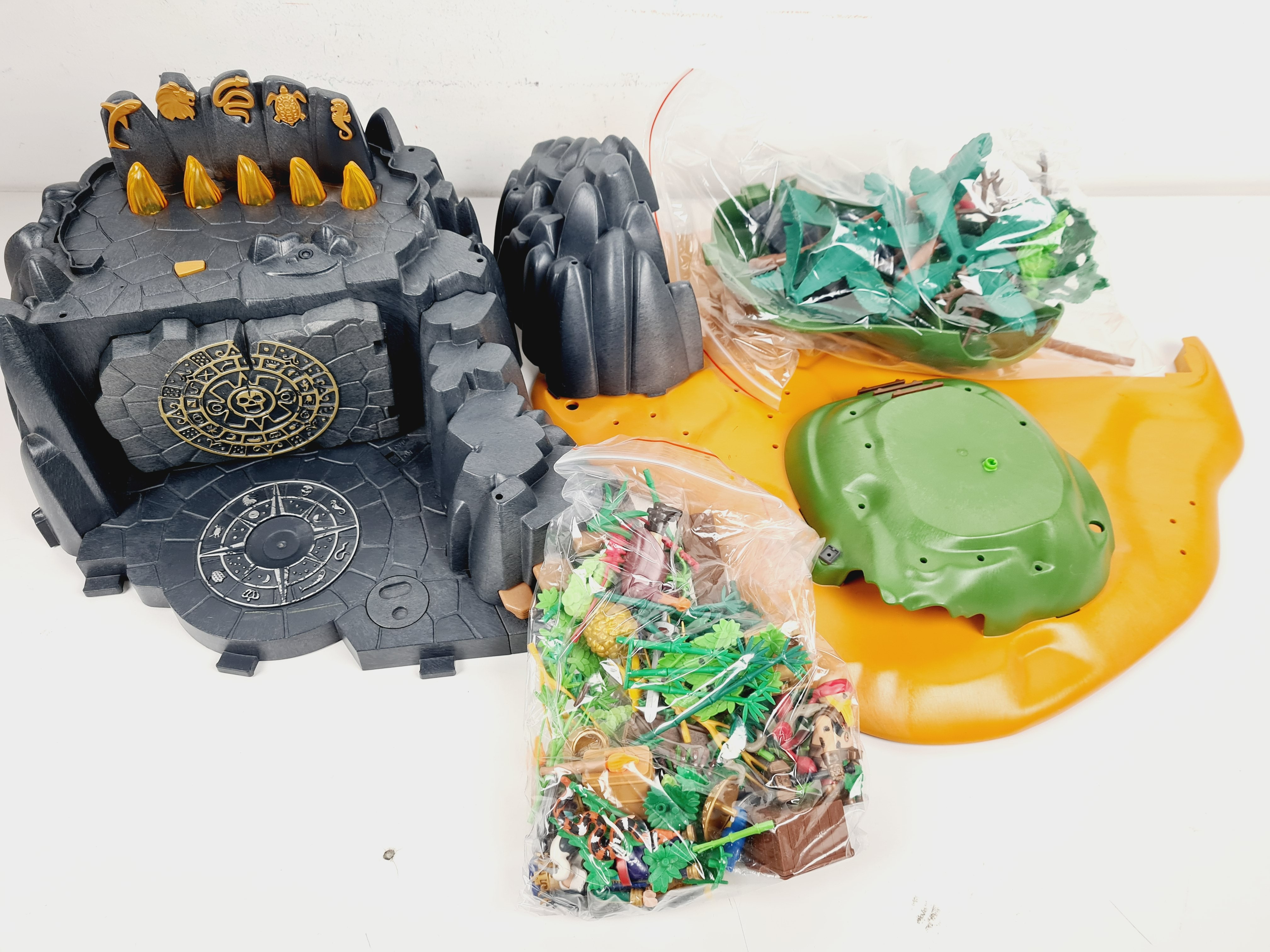 Voir photo 2 de Playmobil - Ile mystérieuse des Pirates avec des accessoires - 7 ans + Playmobil - Ile mystérieuse des Pirates avec des accessoires - 7 ans + Bon état reconditionné photo 2