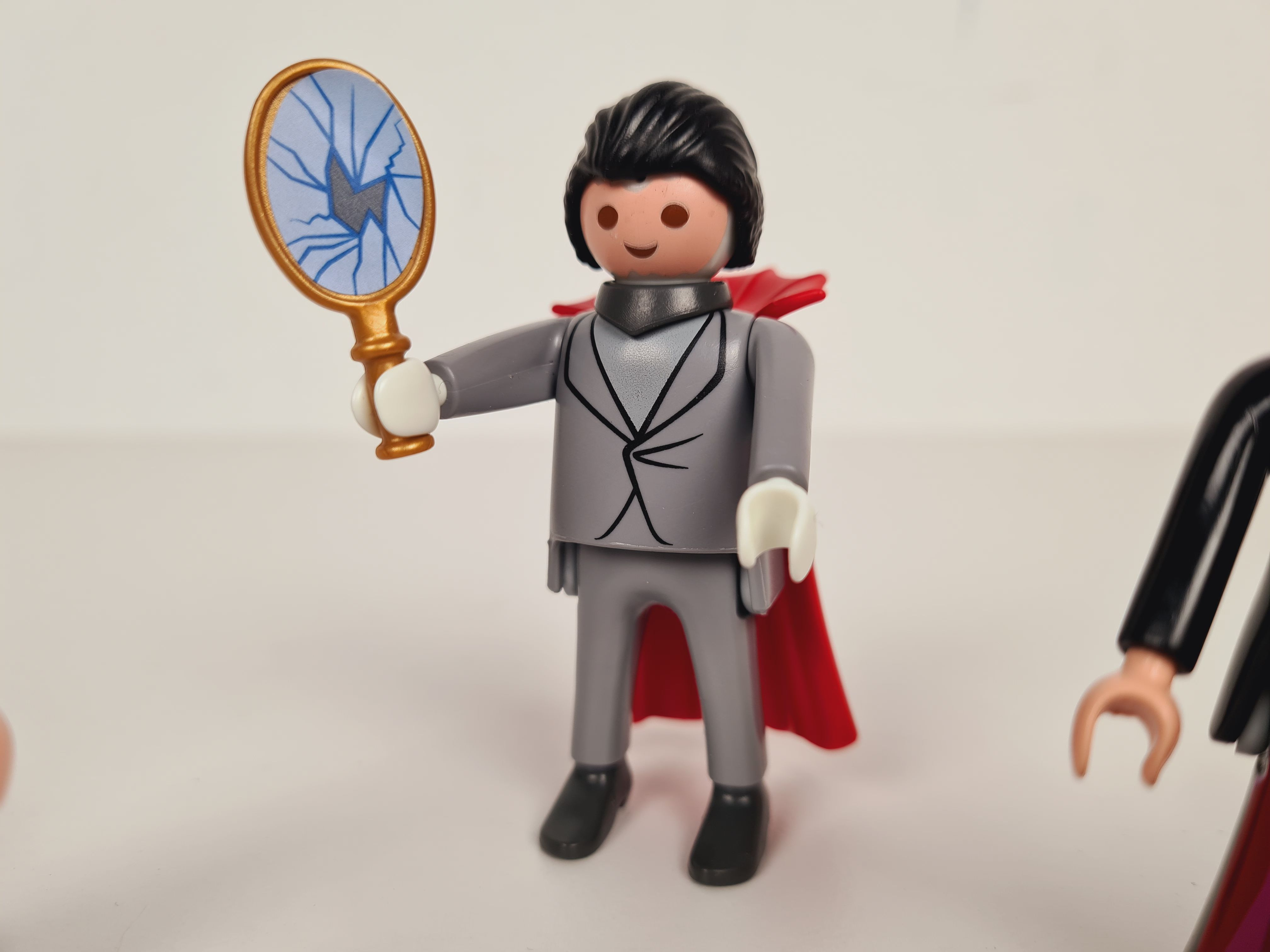 Voir photo 4 de Playmobil lot 3 figurines vampires- 3 ans + Playmobil lot 3 figurines vampires- 3 ans + Bon état reconditionné photo 4