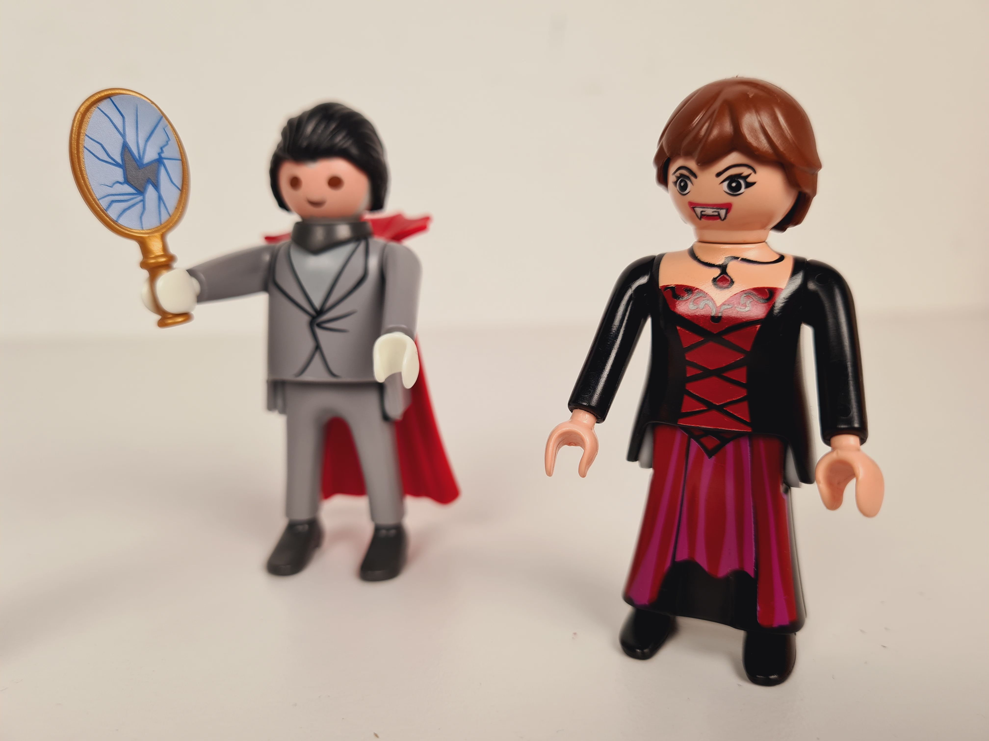 Voir photo 5 de Playmobil lot 3 figurines vampires- 3 ans + Playmobil lot 3 figurines vampires- 3 ans + Bon état reconditionné photo 5