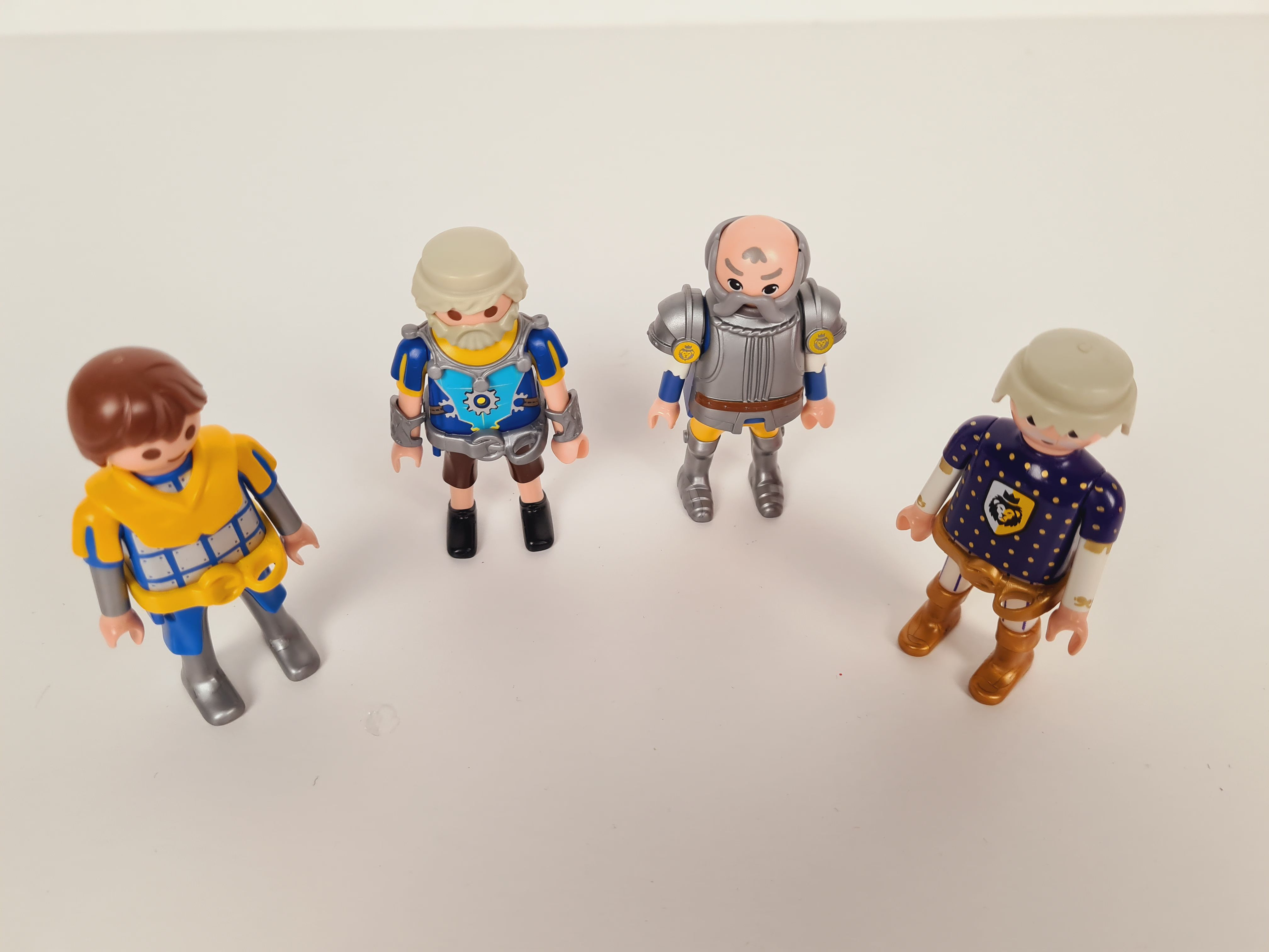 Voir photo 3 de Playmobil lot 4 figurines vampires- 3 ans + Playmobil lot 4 figurines vampires- 3 ans + reconditionné photo 3