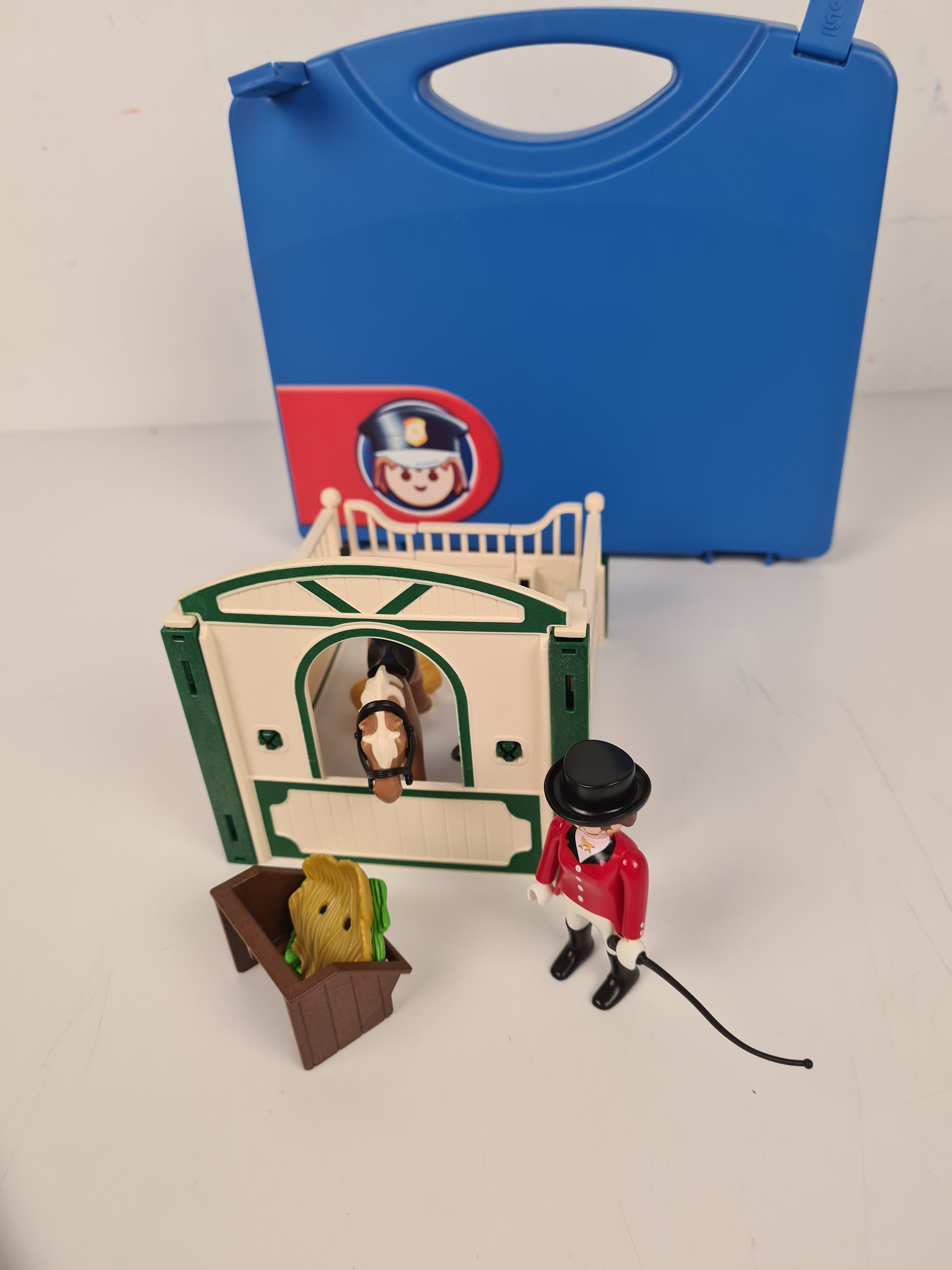 Voir photo 3 de Playmobil - Malette avec Box cheval, cavalière et accessoires Playmobil - Malette avec Box cheval, cavalière et accessoires Bon état reconditionné photo 3