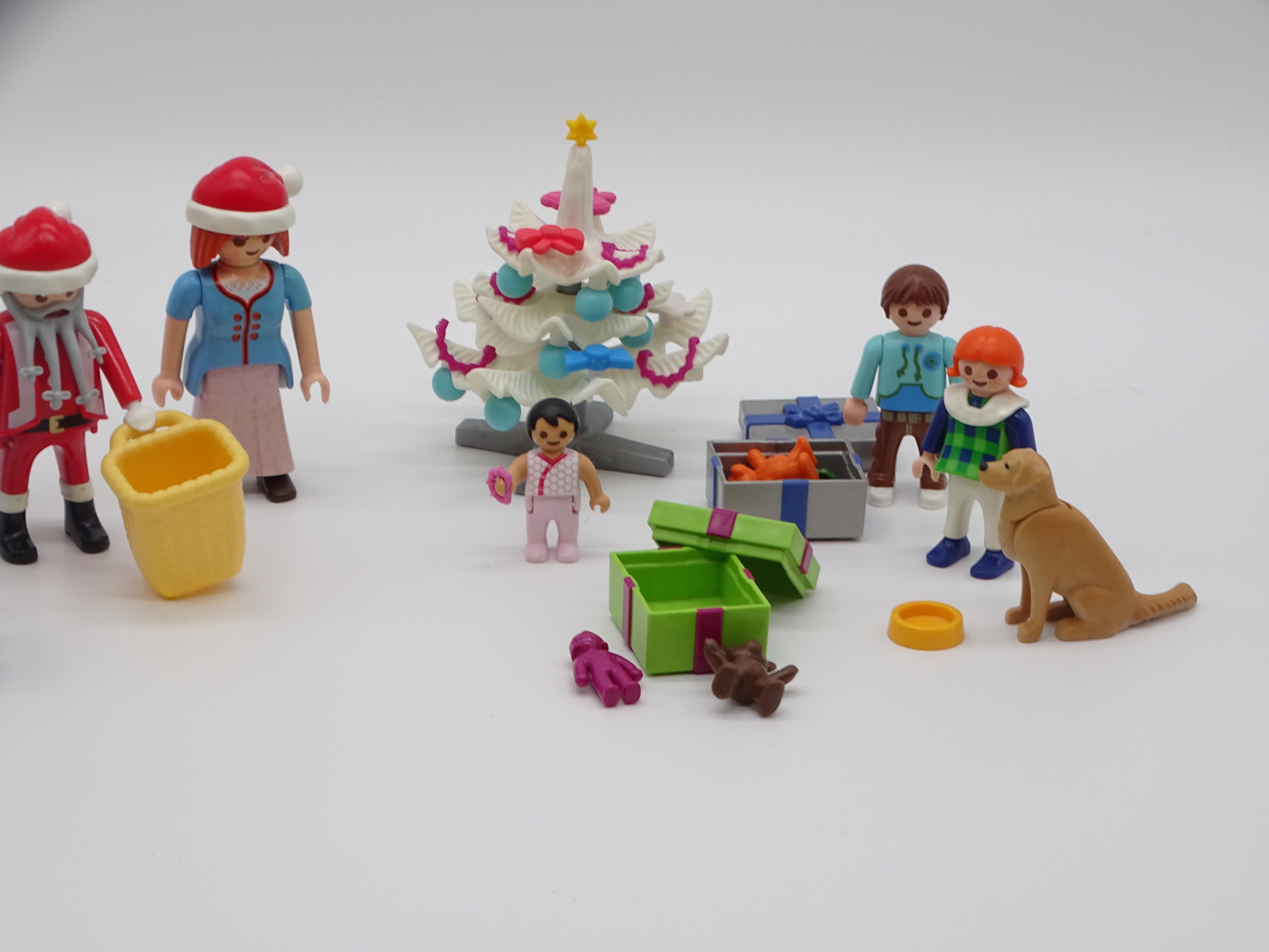 Voir photo 2 de Playmobil pièce unique « Le jour de Noël » d'occasion PLAYMOBIL - Dès 3 ans | Ref 13060 Playmobil pièce unique « Le jour de Noël » d'occasion PLAYMOBIL - Dès 3 ans | Ref 13060 Très bon état reconditionné photo 2