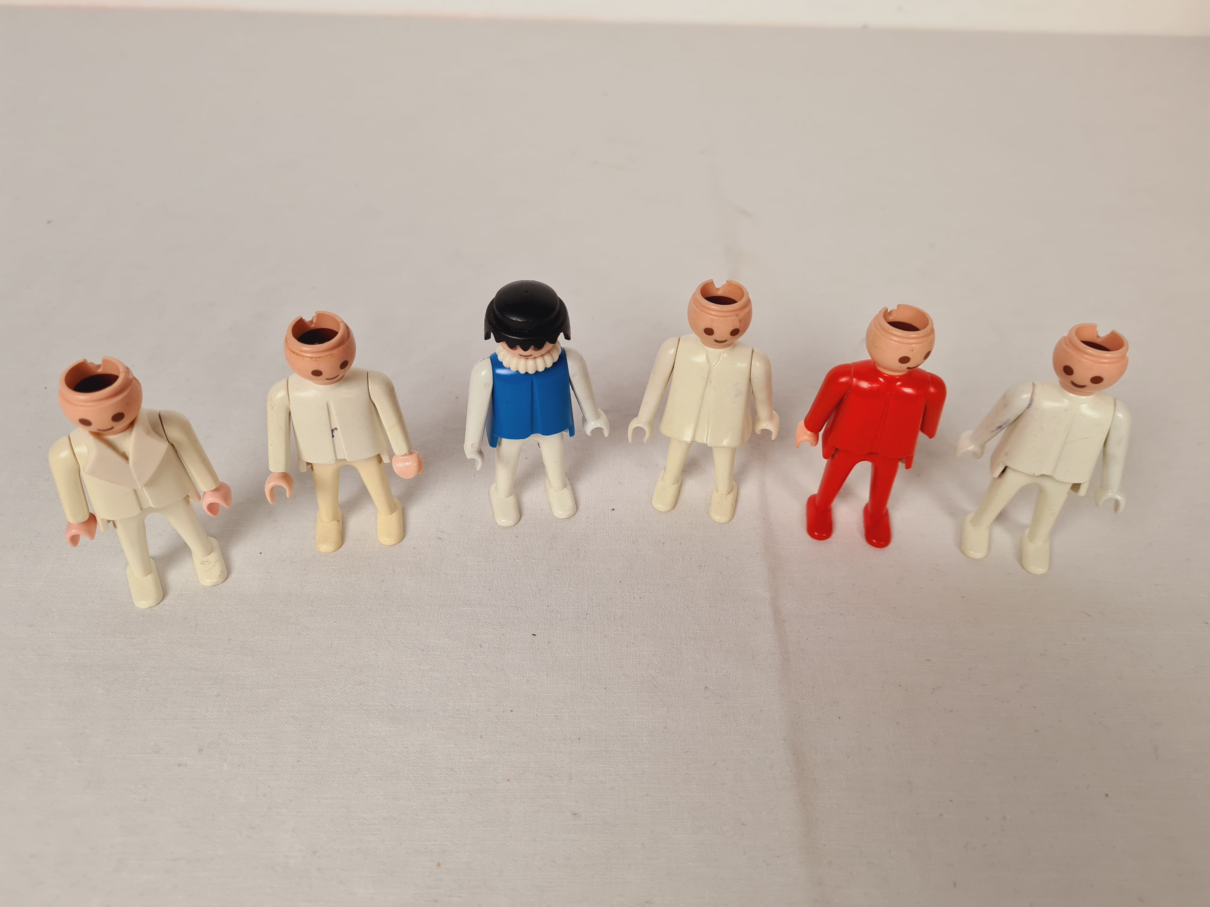 Voir photo 5 de Playmobil sachet 6 figurines incomplètes pour pièces - 4 ans + Playmobil sachet 6 figurines incomplètes pour pièces - 4 ans + État correct reconditionné photo 5