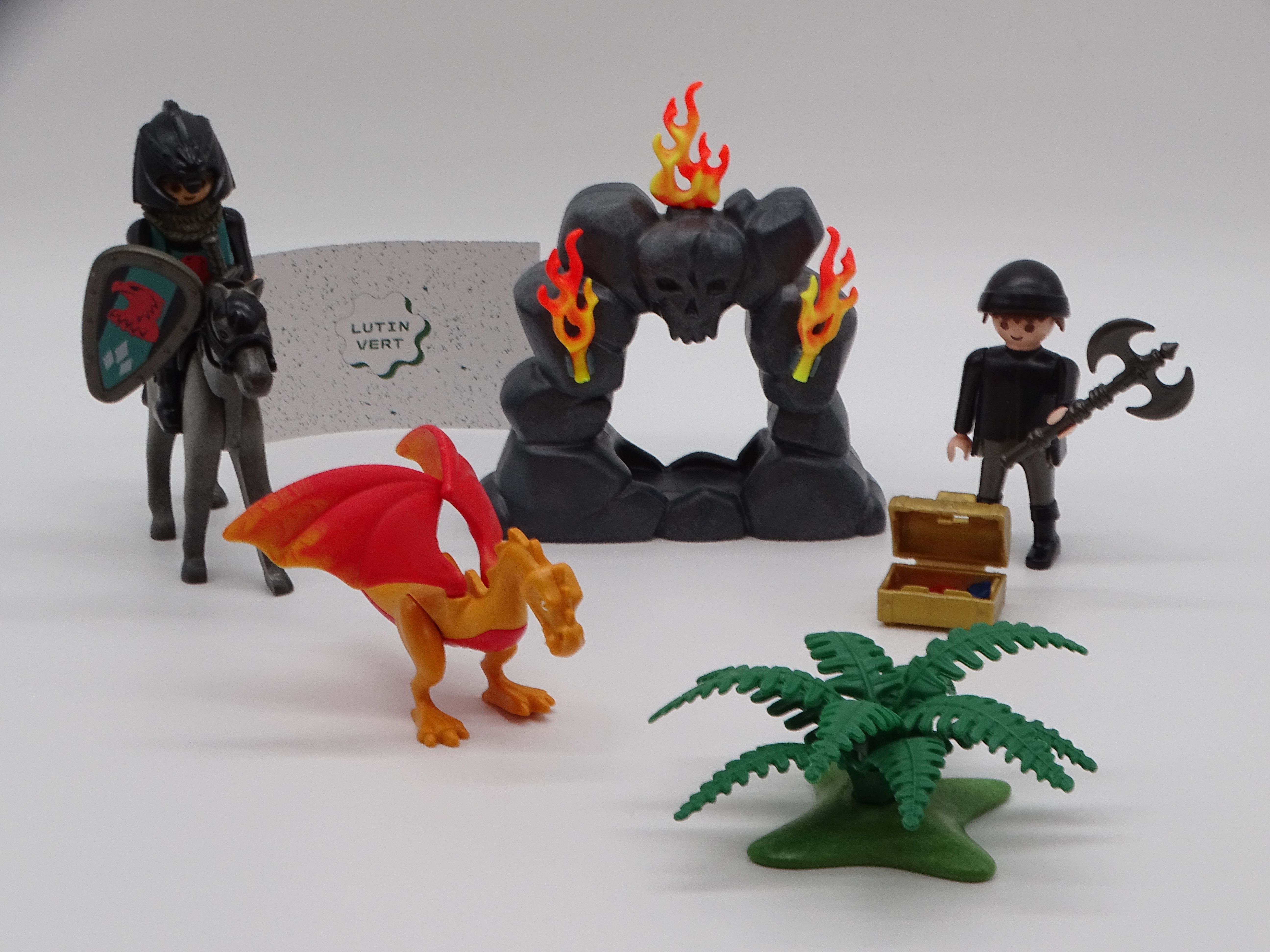 Voir photo 2 de Playmobil set unique « Le Chevalier noir et le Dragon » d'occasion PLAYMOBIL - Dès 4 ans | Ref 13082 Playmobil set unique « Le Chevalier noir et le Dragon » d'occasion PLAYMOBIL - Dès 4 ans | Ref 13082 Très bon état reconditionné photo 2