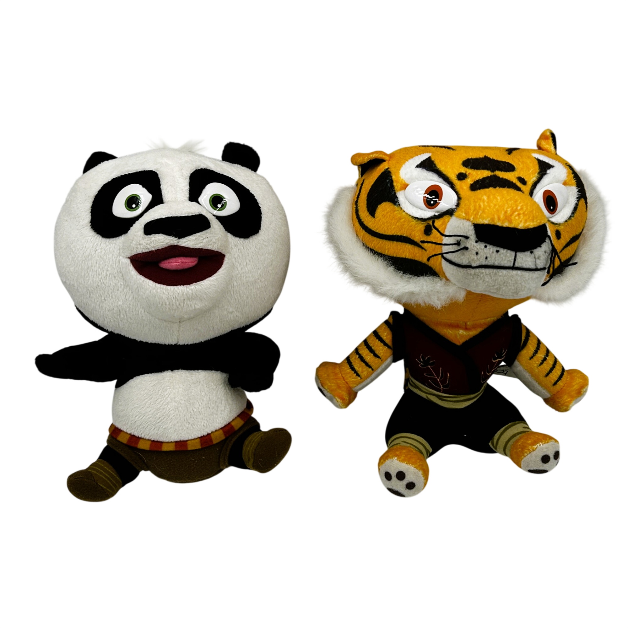 Po et Tigresse – Duo Kung Fu en peluche, prêts pour l’aventure État correct - 12,00 € Po et Tigresse – Duo Kung Fu en peluche, prêts pour l’aventure État correct reconditionné disponible sur Label Emmaüs