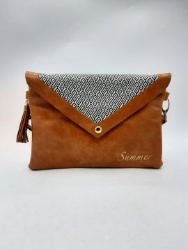 Acheter Pochette DE MARQUE INCONNUE camel de seconde main - 12,00 € Pochette DE MARQUE INCONNUE camel de seconde main reconditionné disponible sur Claquettes Market