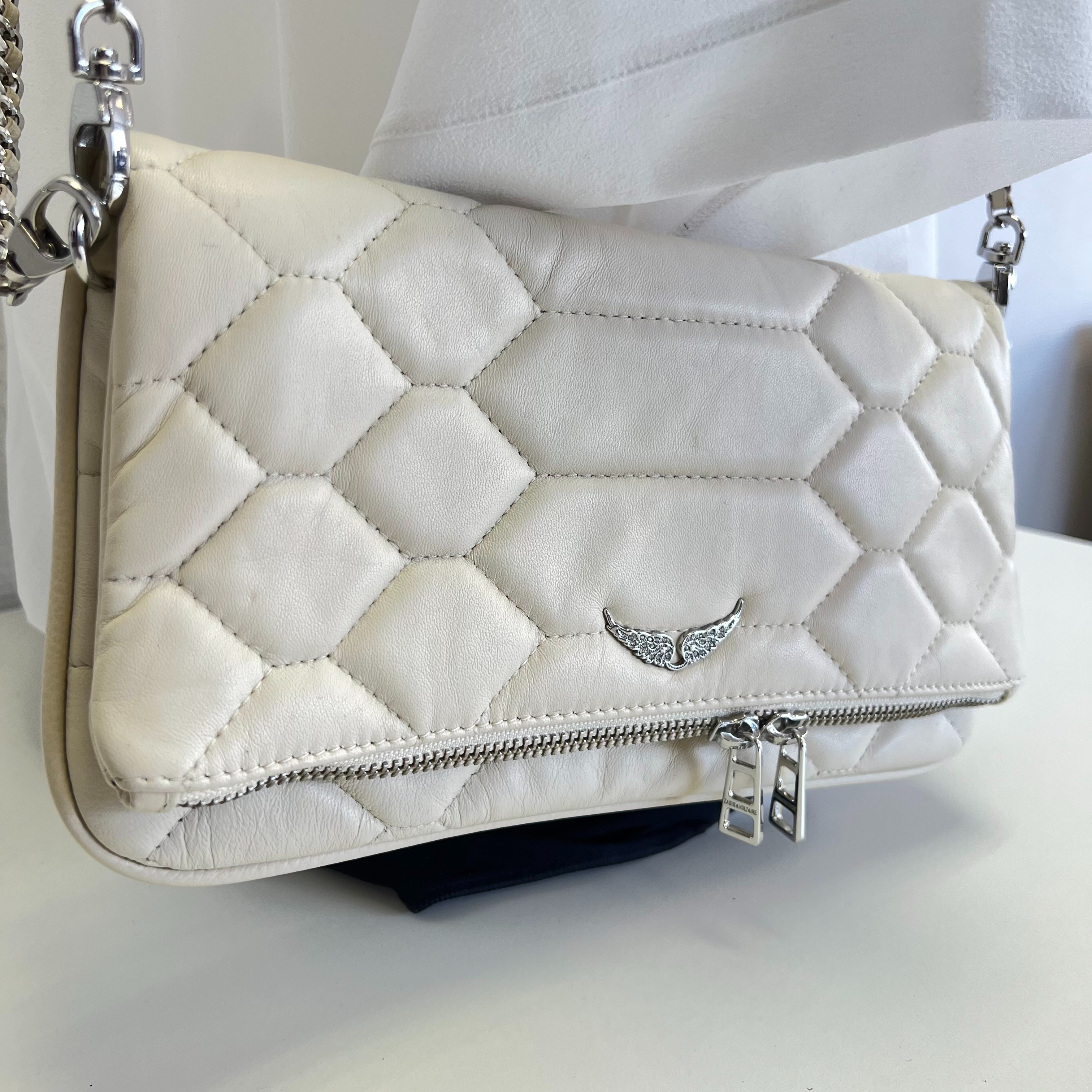 Voir photo 3 de Pochette Zadig & Voltaire Rock cuir blanc écru matelassé Pochette Zadig & Voltaire Rock cuir blanc écru matelassé Parfait état reconditionné photo 3