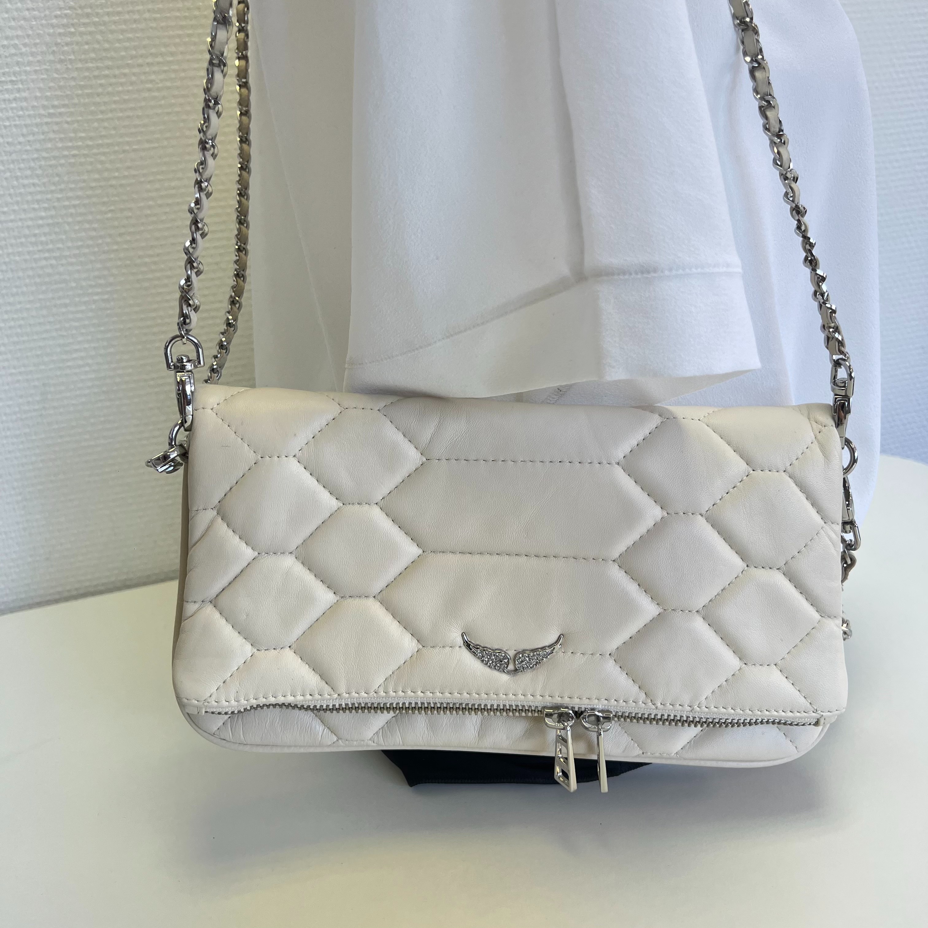 Voir photo 4 de Pochette Zadig & Voltaire Rock cuir blanc écru matelassé Pochette Zadig & Voltaire Rock cuir blanc écru matelassé Parfait état reconditionné photo 4