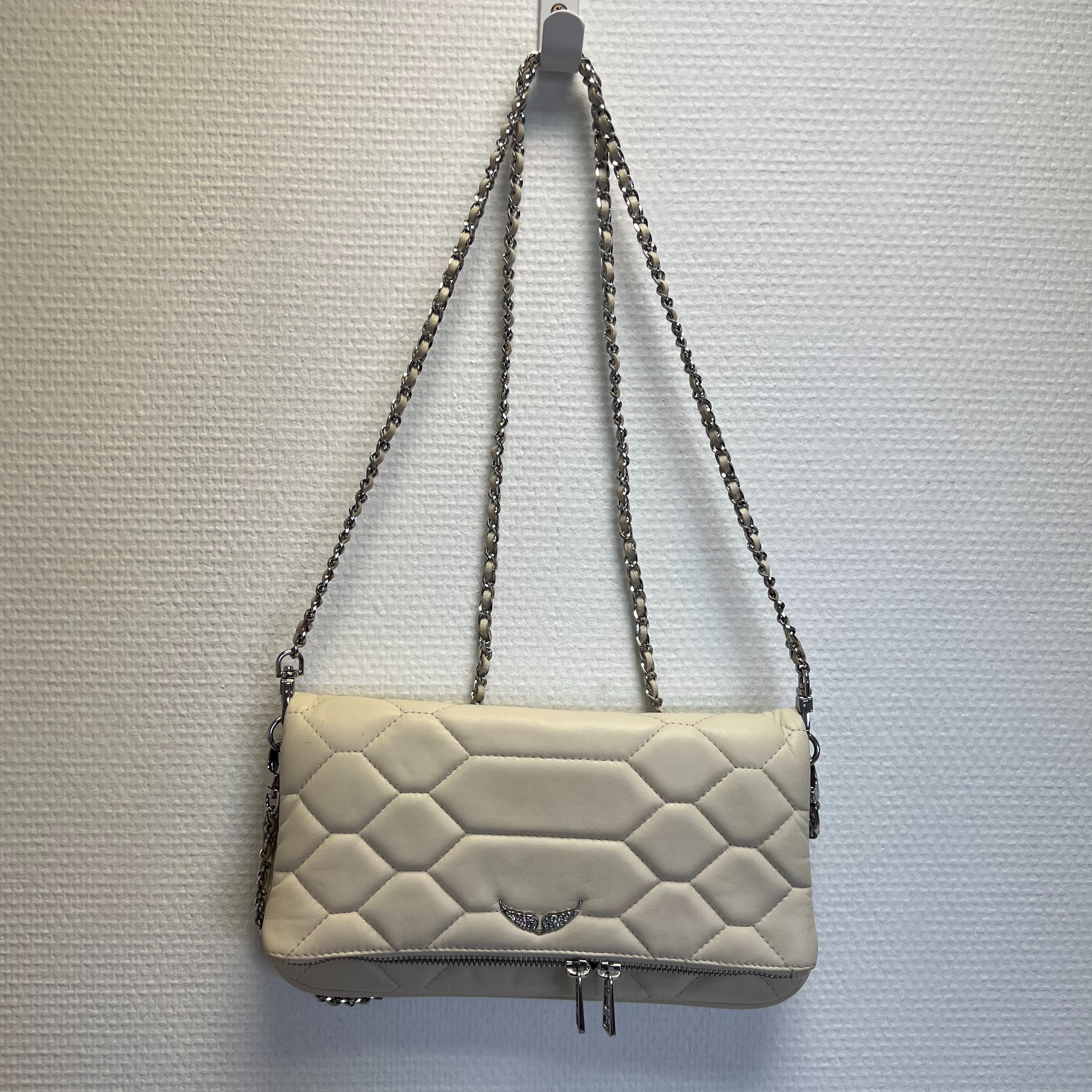 Acheter Pochette Zadig & Voltaire Rock cuir blanc écru matelassé Parfait état - 165,00 € Pochette Zadig & Voltaire Rock cuir blanc écru matelassé Parfait état reconditionné disponible sur Label Emmaüs