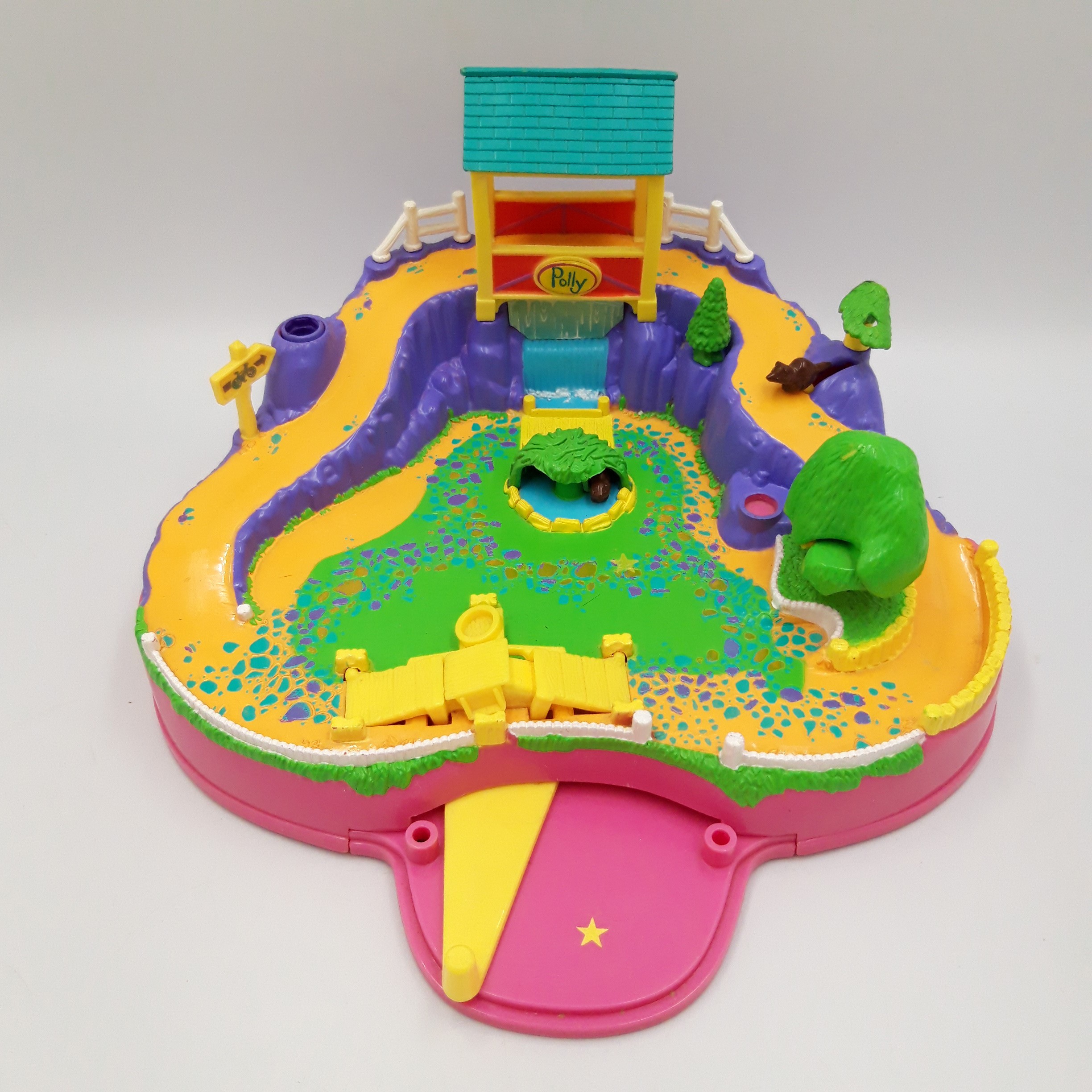 Polly Pocket Bluebird vintage 1998 'Vélo magnétique' Bon état - 14,50 € Polly Pocket Bluebird vintage 1998 'Vélo magnétique' Bon état reconditionné disponible sur Label Emmaüs