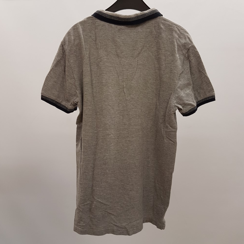 Voir photo 2 de Polo gris - LE SHARK - Taille S Polo gris - LE SHARK - Taille S Très bon état reconditionné photo 2