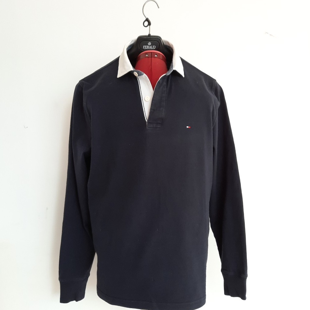 Polo Homme sport chic TOMMY HILFIGER T M Très bon état - 25,00 € Polo Homme sport chic TOMMY HILFIGER T M Très bon état reconditionné disponible sur Label Emmaüs