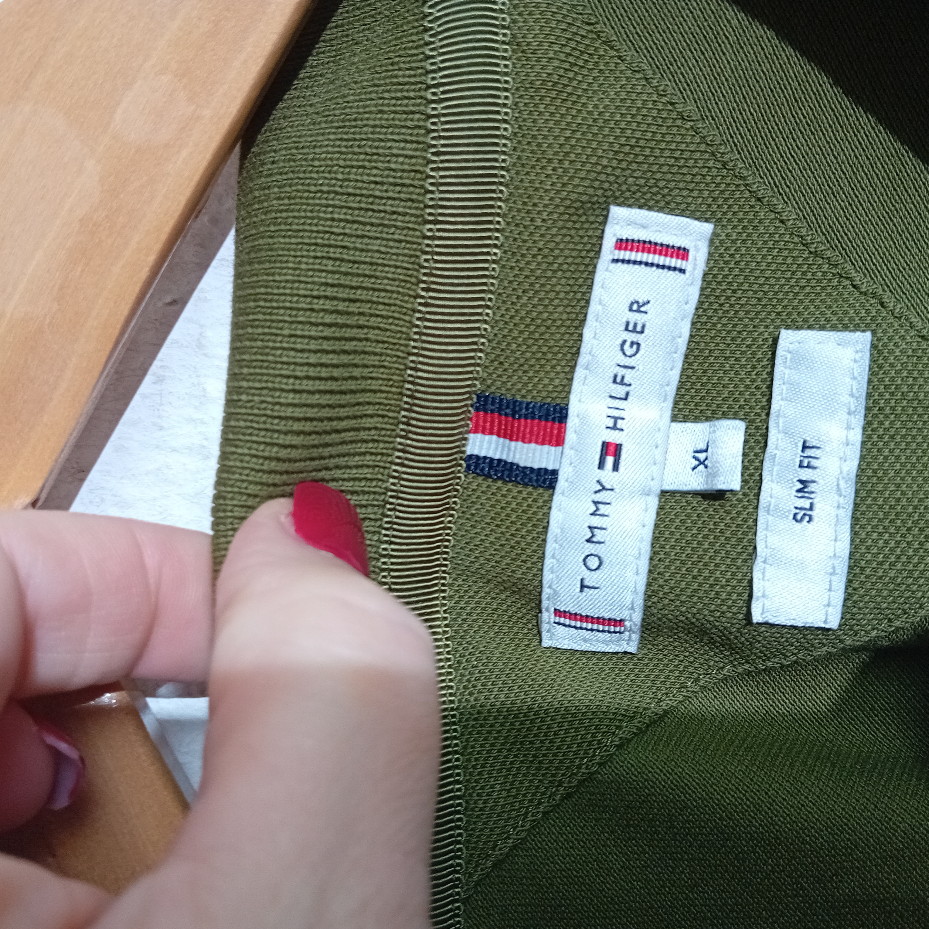 Voir photo 5 de Polo Manches Longues Kaki Tommy Hilfiger Xl (T3791) Polo Manches Longues Kaki Tommy Hilfiger Xl (T3791) Bon état reconditionné photo 5