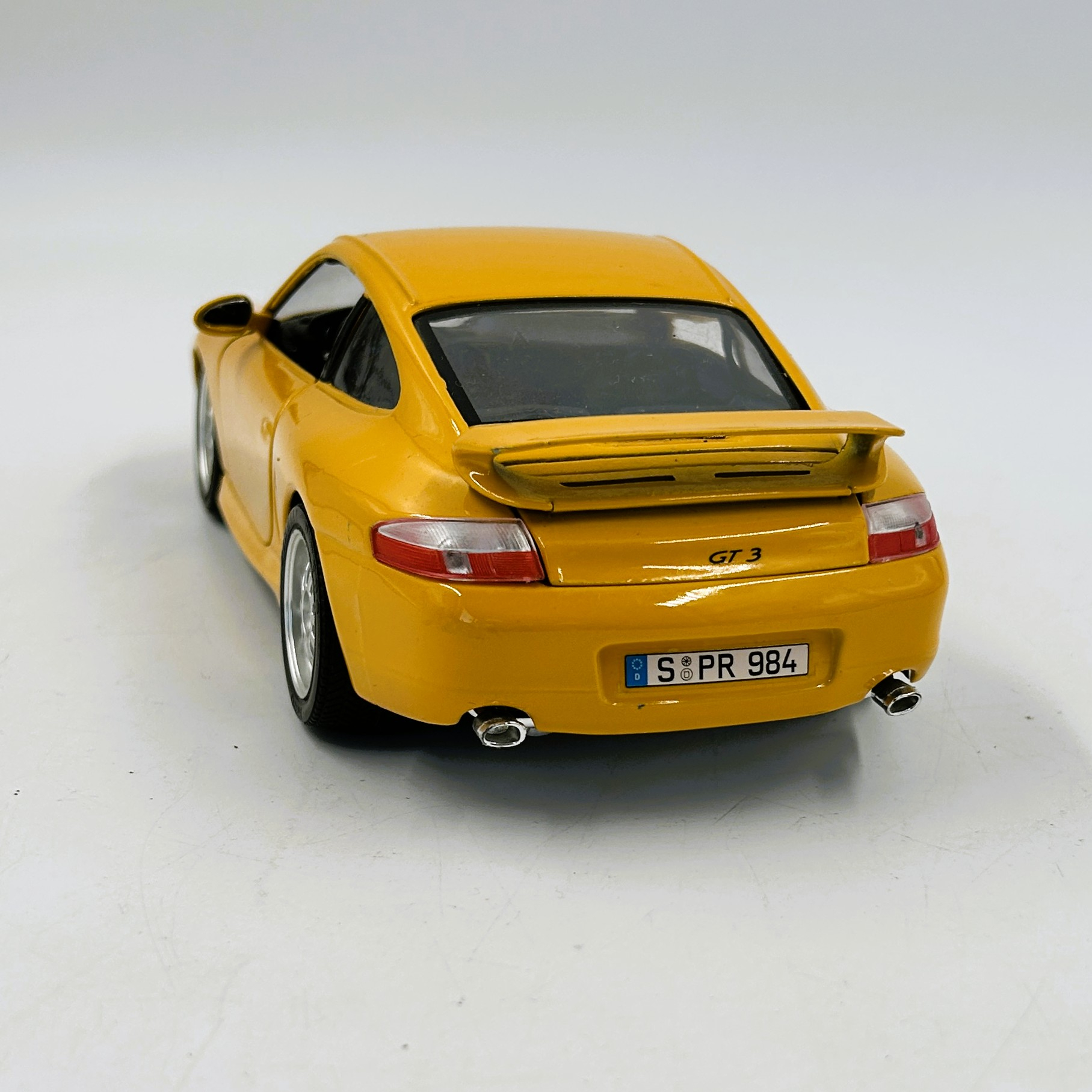 Voir photo 4 de Porsche Carrera 911 jaune Burago 1/18 Porsche Carrera 911 jaune Burago 1/18 Bon état reconditionné photo 4