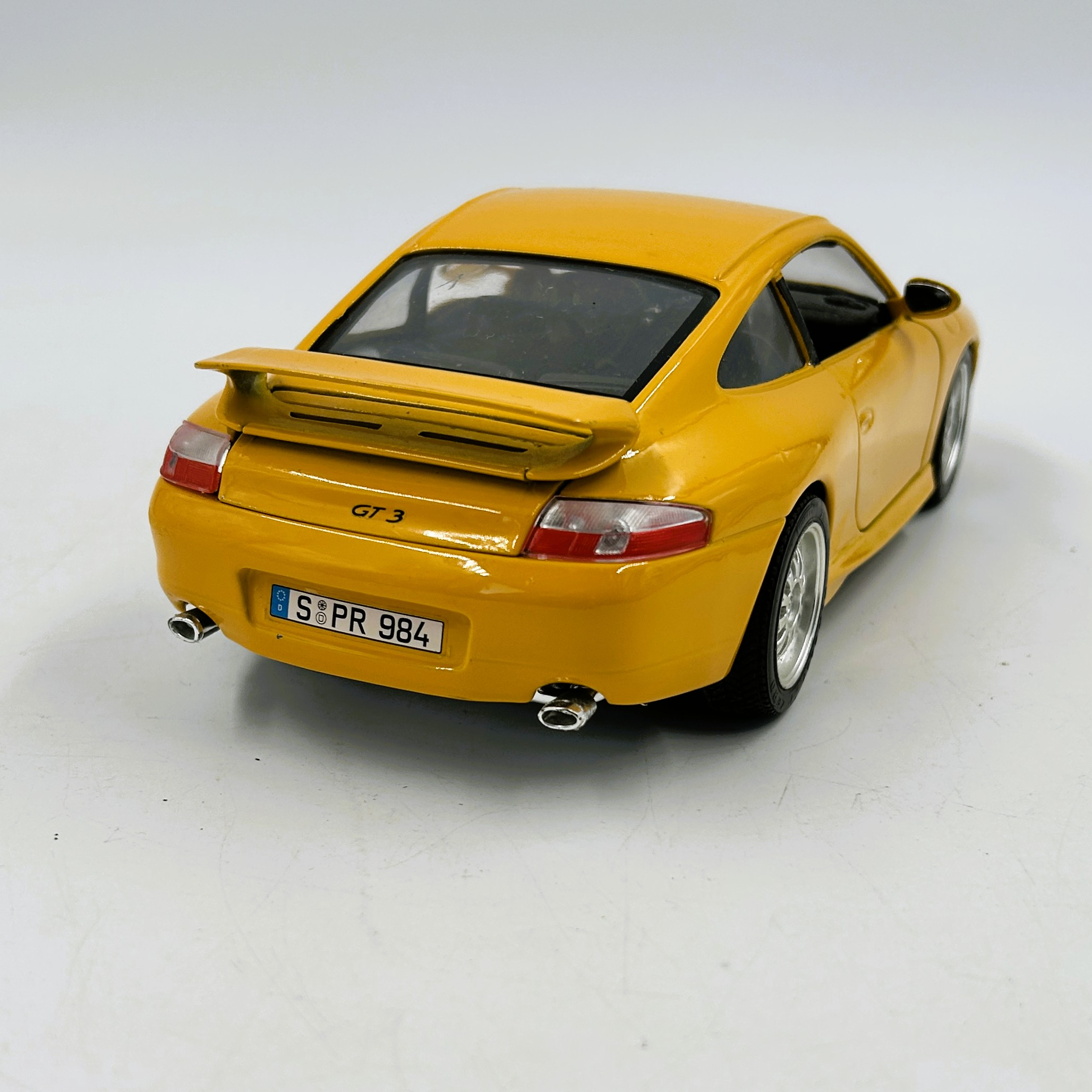 Voir photo 5 de Porsche Carrera 911 jaune Burago 1/18 Porsche Carrera 911 jaune Burago 1/18 Bon état reconditionné photo 5