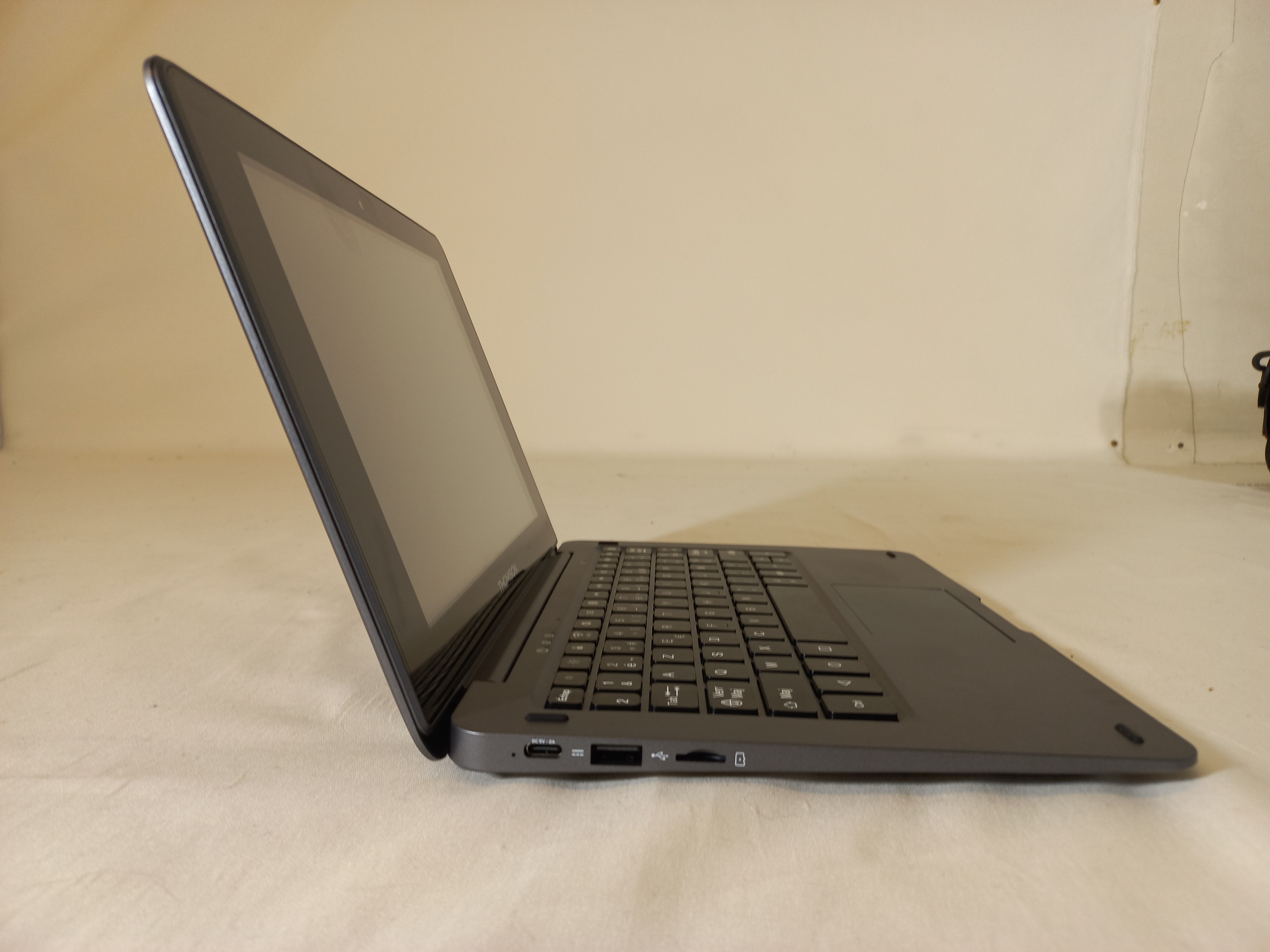 Voir photo 5 de Portable THOMPSON 10,1"pouce anthracite inclus manuel cable usb-c Portable THOMPSON 10,1"pouce anthracite inclus manuel cable usb-c bon état reconditionné photo 5