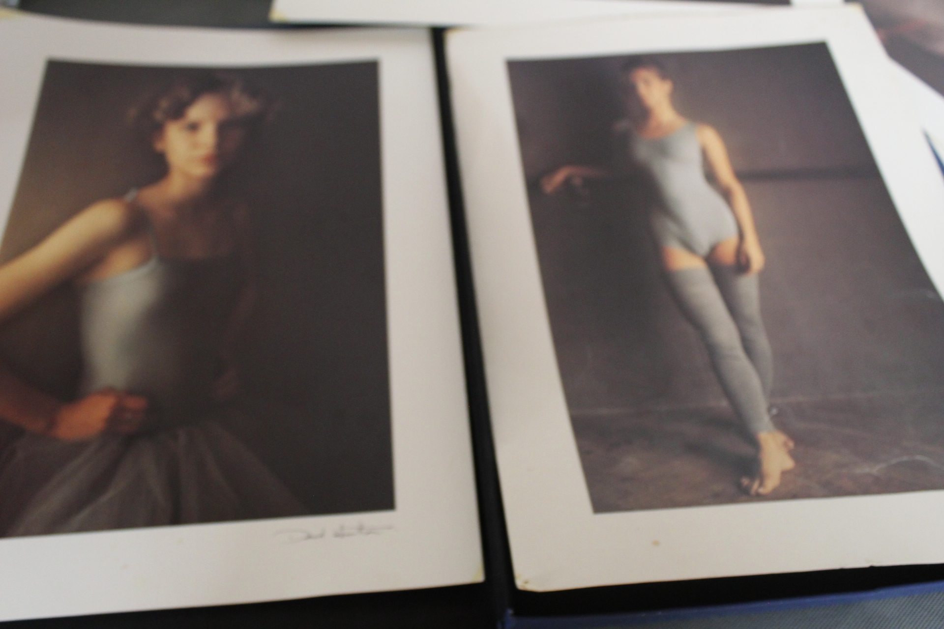 Voir photo 2 de PORTE FOLIO DAVIS HAMILTON 1979 PORTE FOLIO DAVIS HAMILTON 1979 État correct reconditionné photo 2