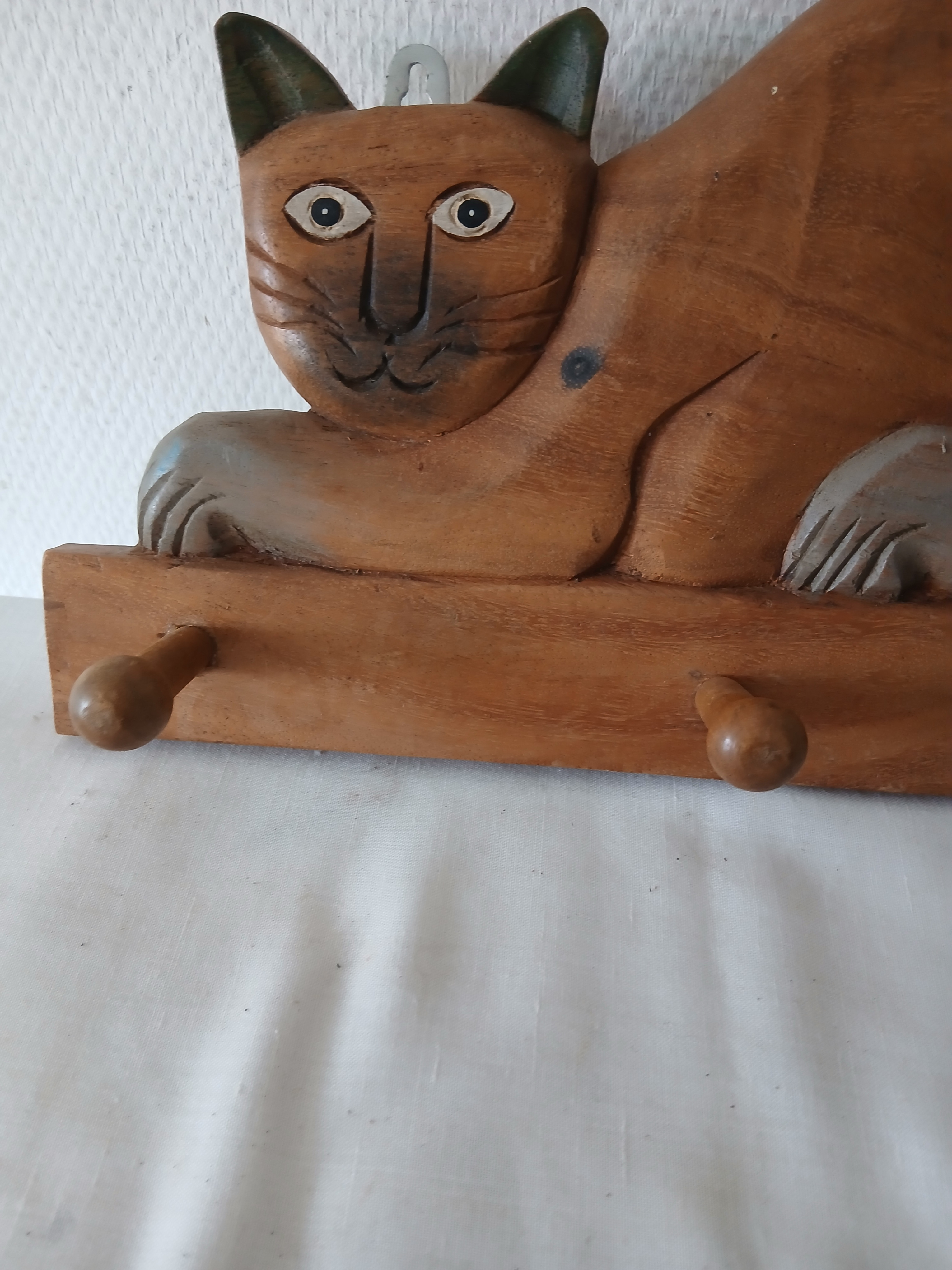 Voir photo 3 de Porte manteau en bois représentant un chat allongé. Porte manteau en bois représentant un chat allongé. Très bon état reconditionné photo 3