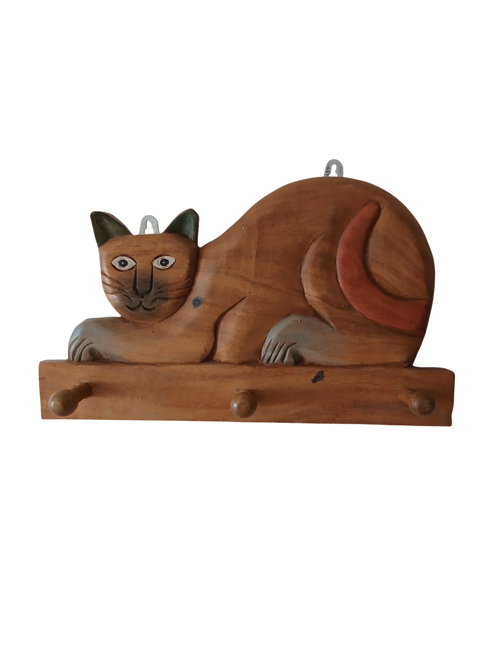 Porte manteau en bois représentant un chat allongé. Très bon état - 12,00 € Porte manteau en bois représentant un chat allongé. Très bon état reconditionné disponible sur Label Emmaüs