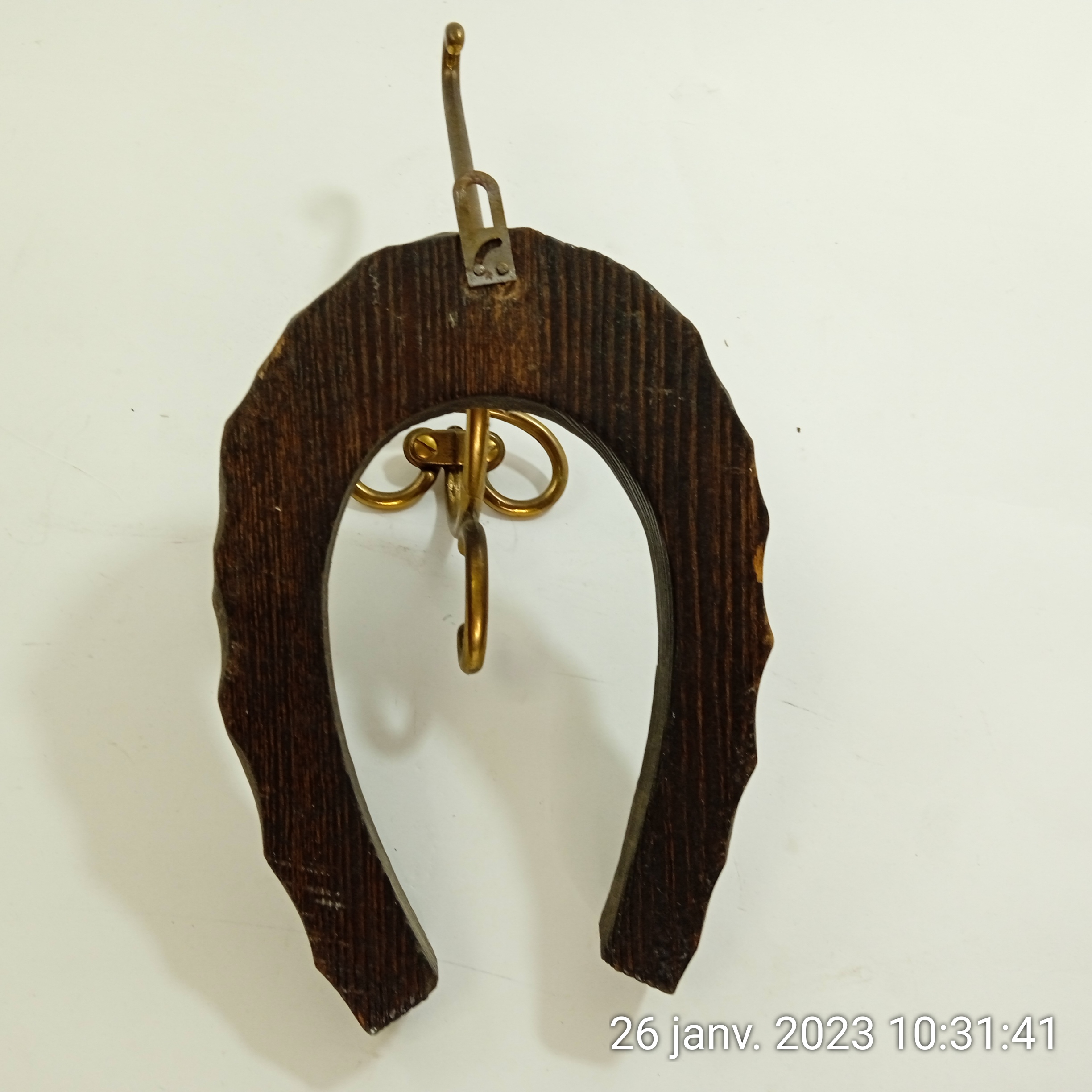 Voir photo 4 de Porte-manteau rustique Fer à cheval en laiton et bois Porte-manteau rustique Fer à cheval en laiton et bois Bon état reconditionné photo 4
