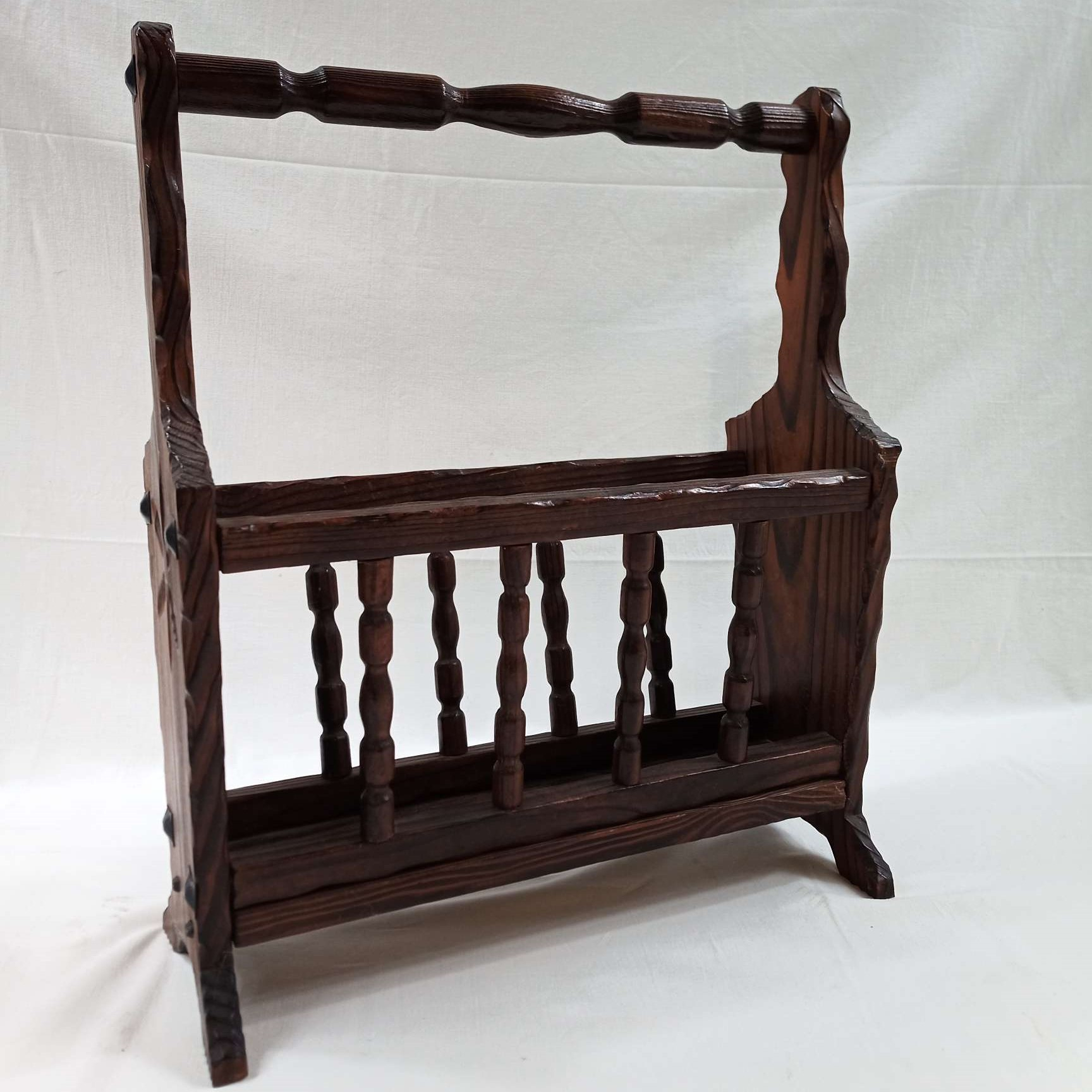 porte revue en bois vintage Très bon état - 25,00 € porte revue en bois vintage Très bon état reconditionné disponible sur Label Emmaüs
