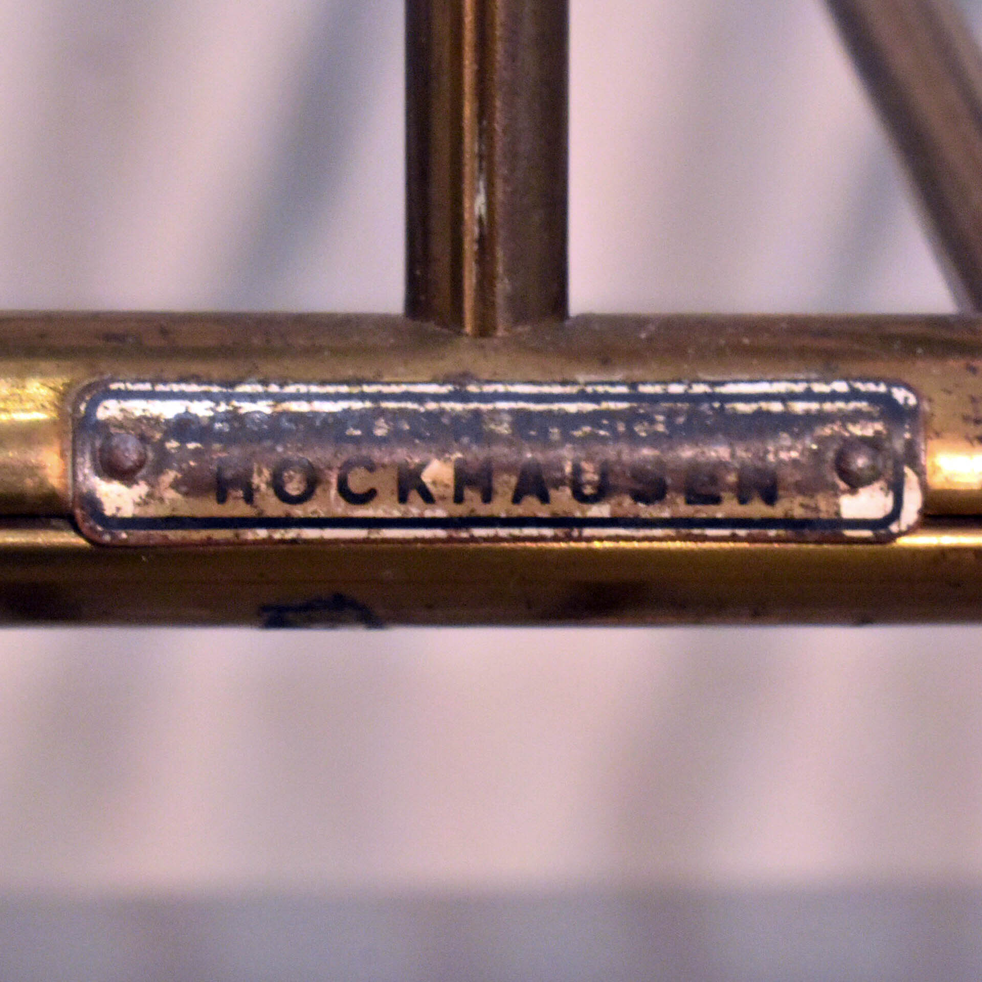 Voir photo 3 de Porte-Revues Art Déco - Laiton - Ernst Rockhausen® Porte-Revues Art Déco - Laiton - Ernst Rockhausen® Bon état reconditionné photo 3
