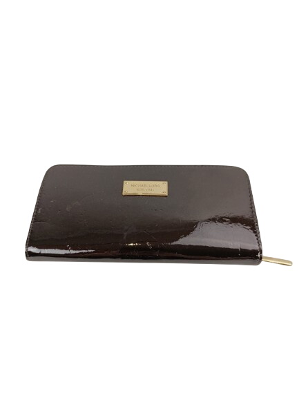 Acheter Portefeuille "Michael Kors"1981, noir brillant. Bon état - 14,00 € Portefeuille "Michael Kors"1981, noir brillant. Bon état reconditionné disponible sur Label Emmaüs