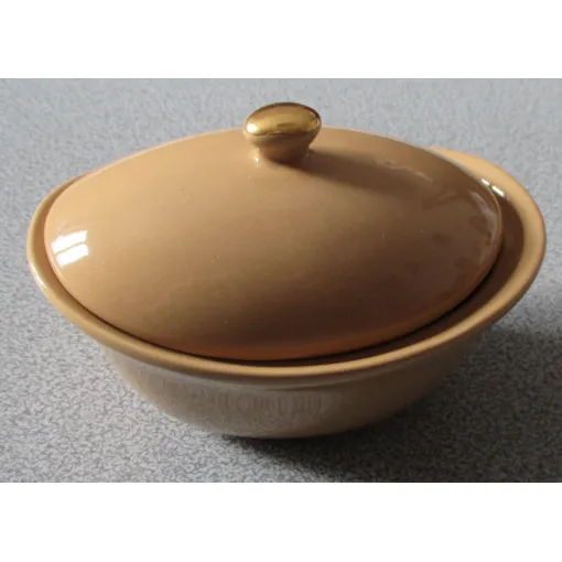 Pot À Couvercle De Forme Ovale-Faïence Beige Avec Petit Bouton Doré En Poignée-Diamètre Intérieur 9cm Profondeur Utile 4cm-Peut Servir De Ramequin Ou Mini Cocotte-Amadeus Home Design Bon état reconditionné disponible sur Rakuten