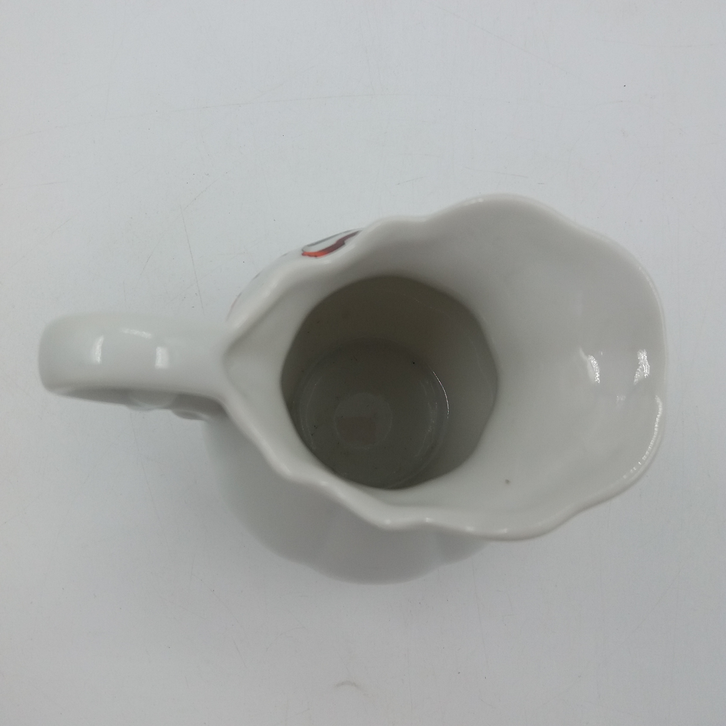 Voir photo 3 de Pot à crème en porcelaine. Décor bateau Queen Mary sur fond blanc. Pot à crème en porcelaine. Décor bateau Queen Mary sur fond blanc. Très bon état reconditionné photo 3