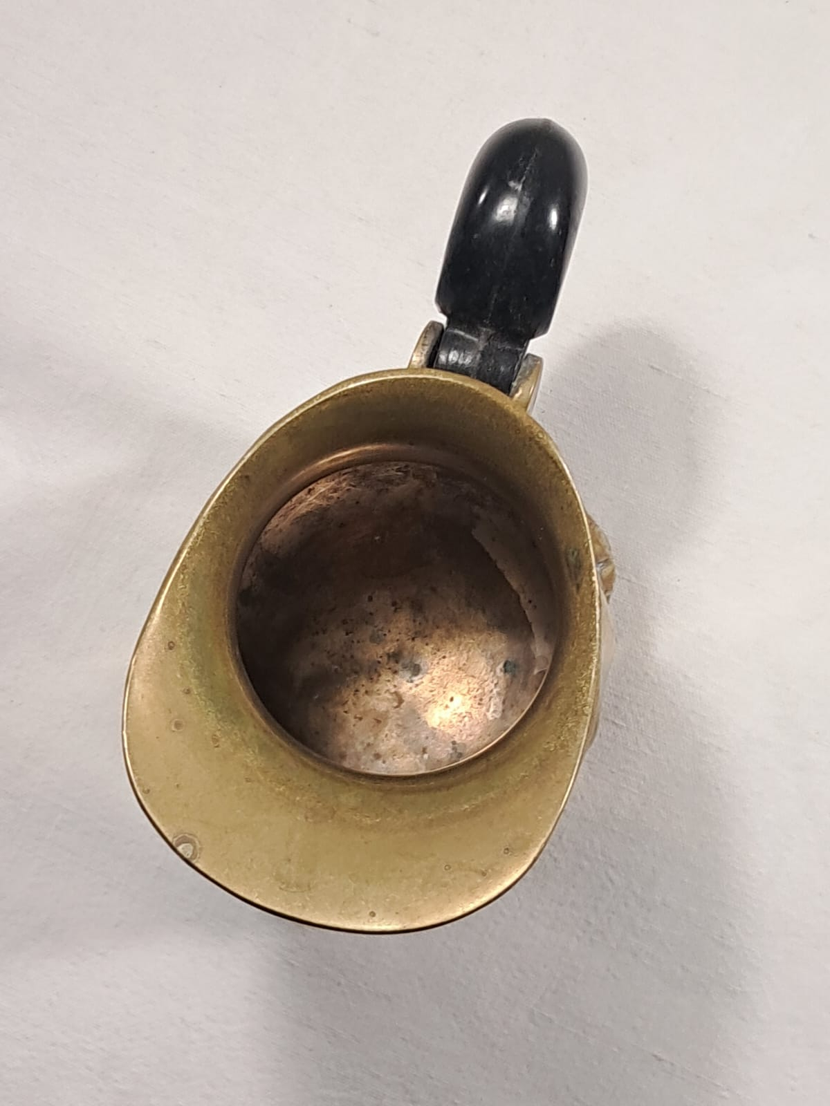 Voir photo 7 de Pot à lait ou pichet en métal cuivré et manche en bakélite Pot à lait ou pichet en métal cuivré et manche en bakélite Bon état reconditionné photo 7