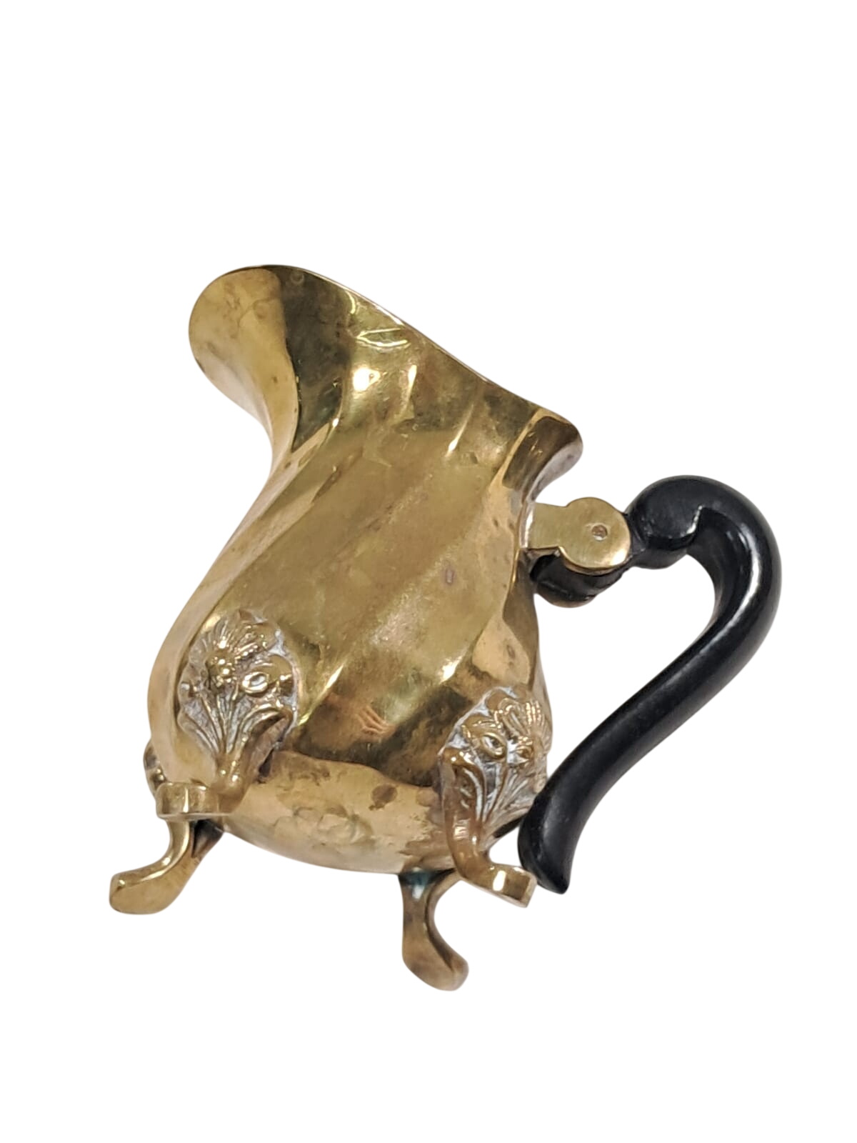 Pot à lait ou pichet en métal cuivré et manche en bakélite Bon état - 15,00 € Pot à lait ou pichet en métal cuivré et manche en bakélite Bon état reconditionné disponible sur Label Emmaüs