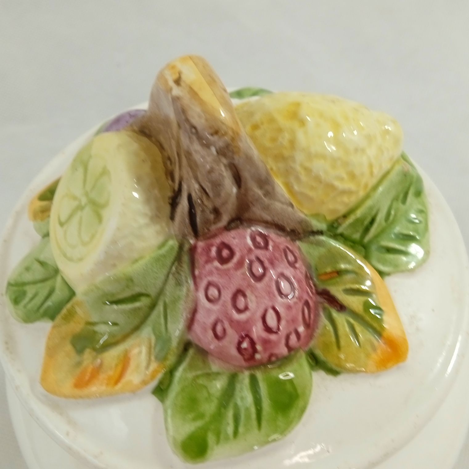 Voir photo 2 de Pot "Ail" en céramique barbotine fruits Pot "Ail" en céramique barbotine fruits reconditionné photo 2