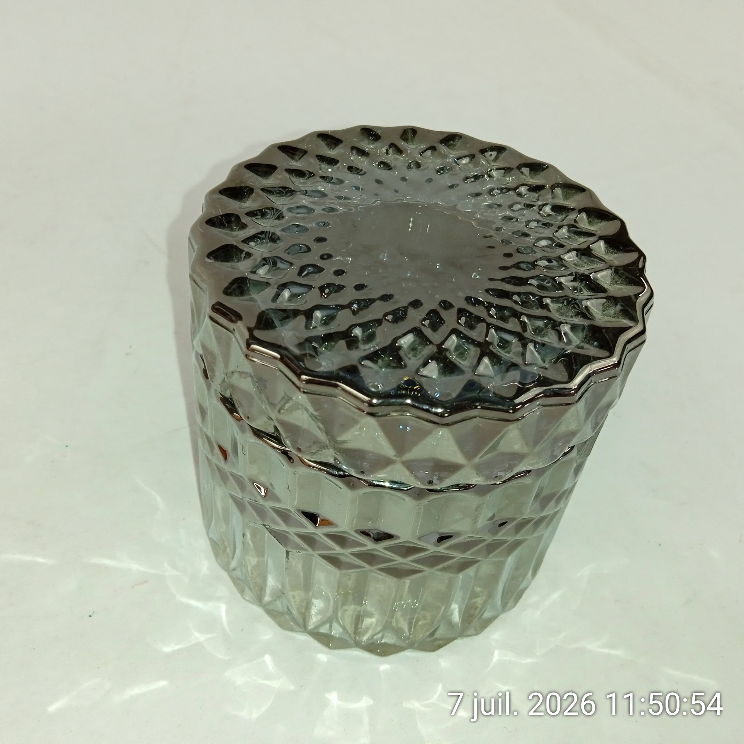 Voir photo 4 de Pot de rangement/photophore rond en verre fumé argenté Pot de rangement/photophore rond en verre fumé argenté Très bon état reconditionné photo 4
