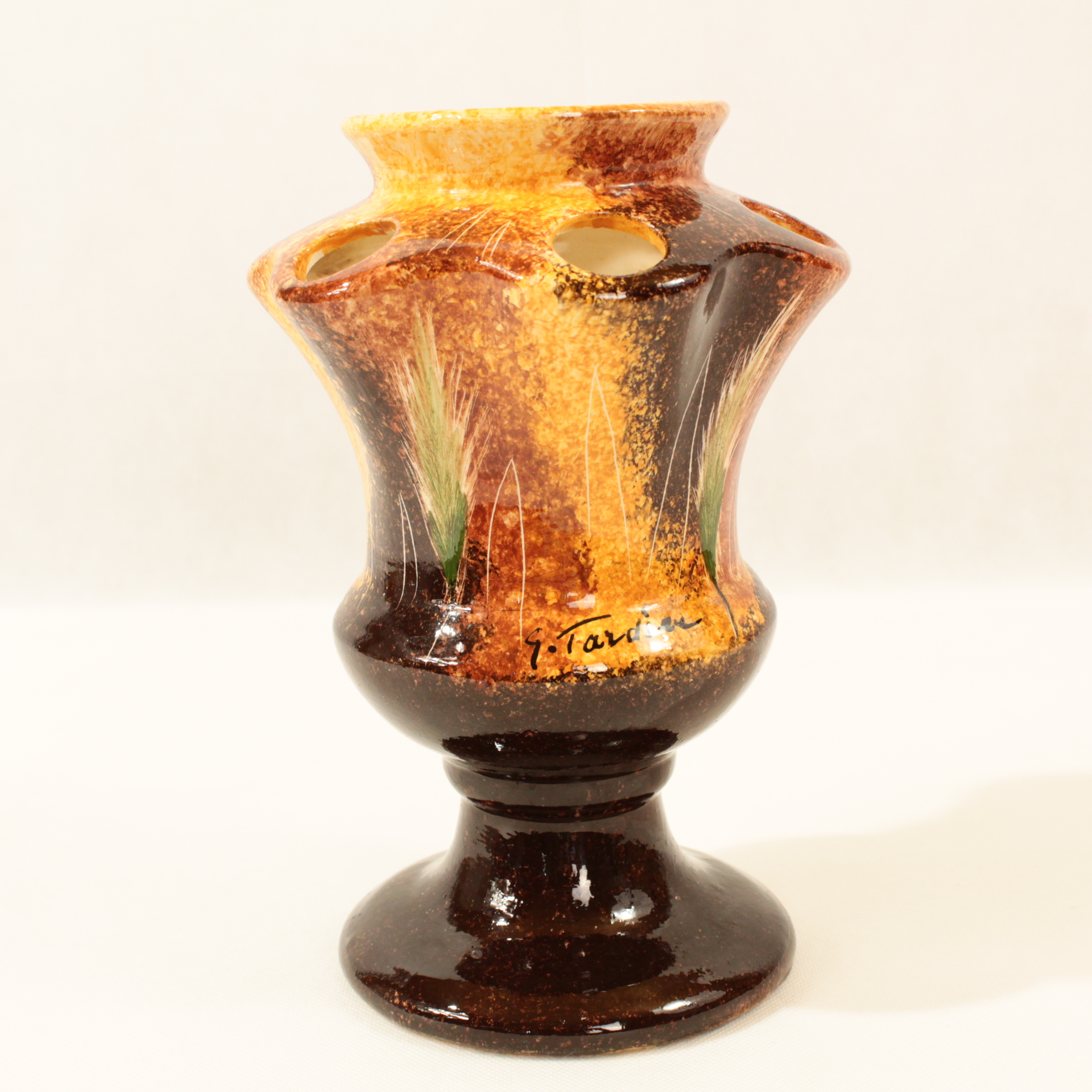 Acheter Pot en céramique Biot signé G. Tardieu État correct - 10,00 € Pot en céramique Biot signé G. Tardieu État correct reconditionné disponible sur Label Emmaüs