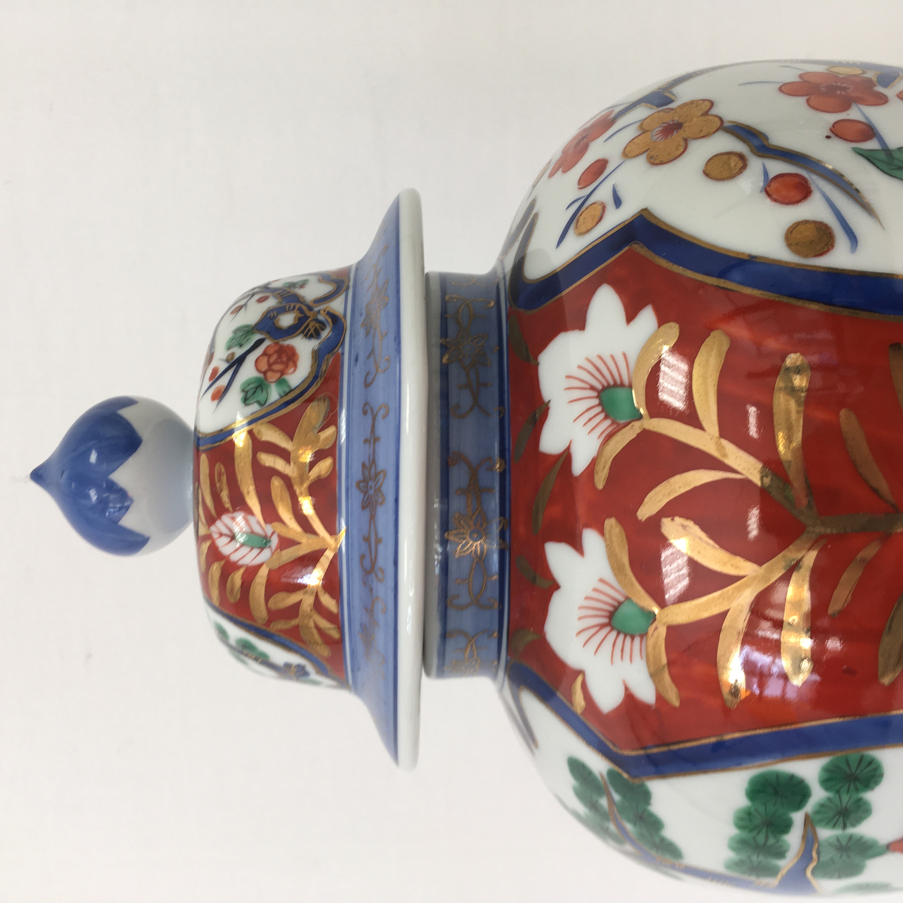 Voir photo 4 de Pot japonais avec son couvercle en porcelaine. Pot japonais avec son couvercle en porcelaine. Bon état reconditionné photo 4