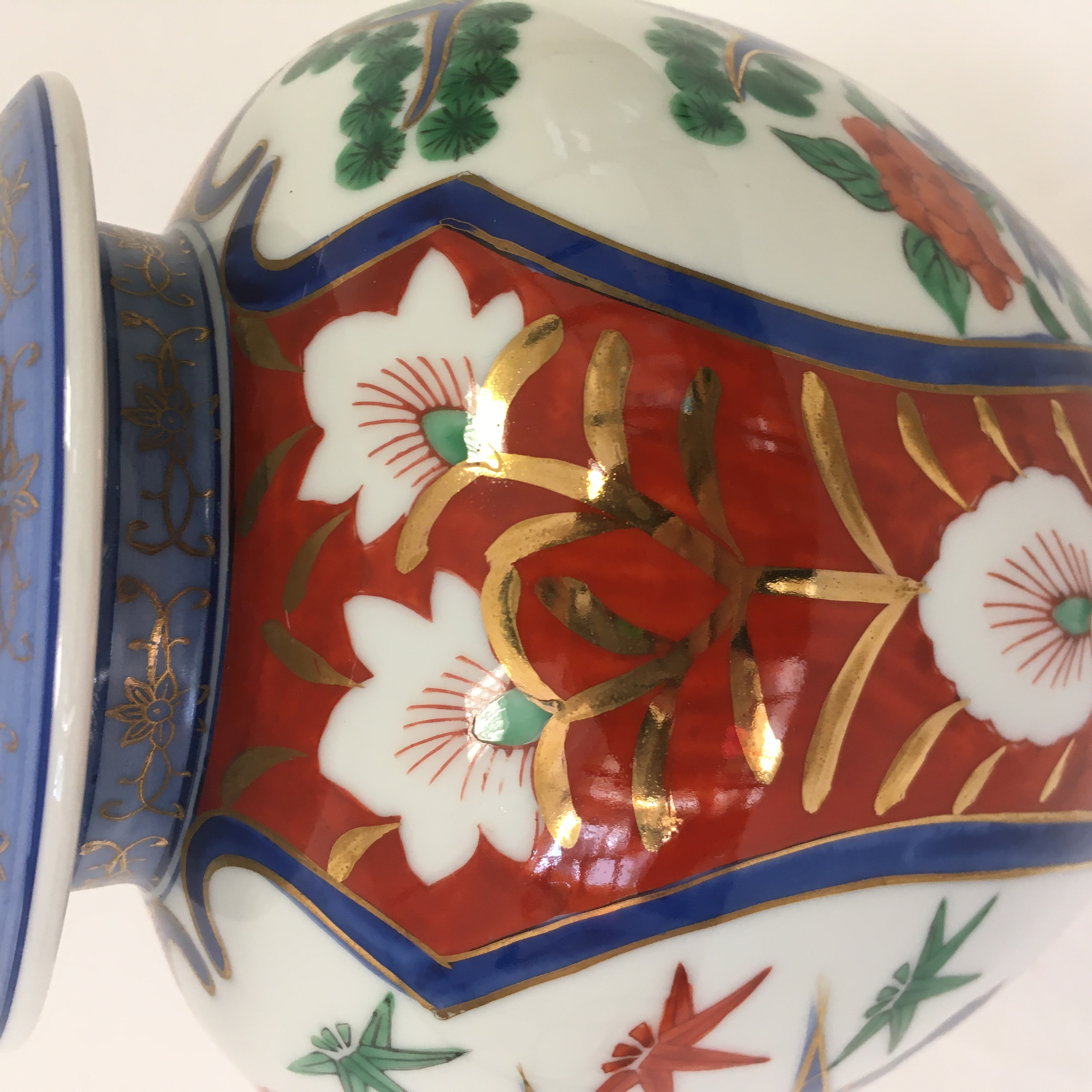 Voir photo 5 de Pot japonais avec son couvercle en porcelaine. Pot japonais avec son couvercle en porcelaine. Bon état reconditionné photo 5