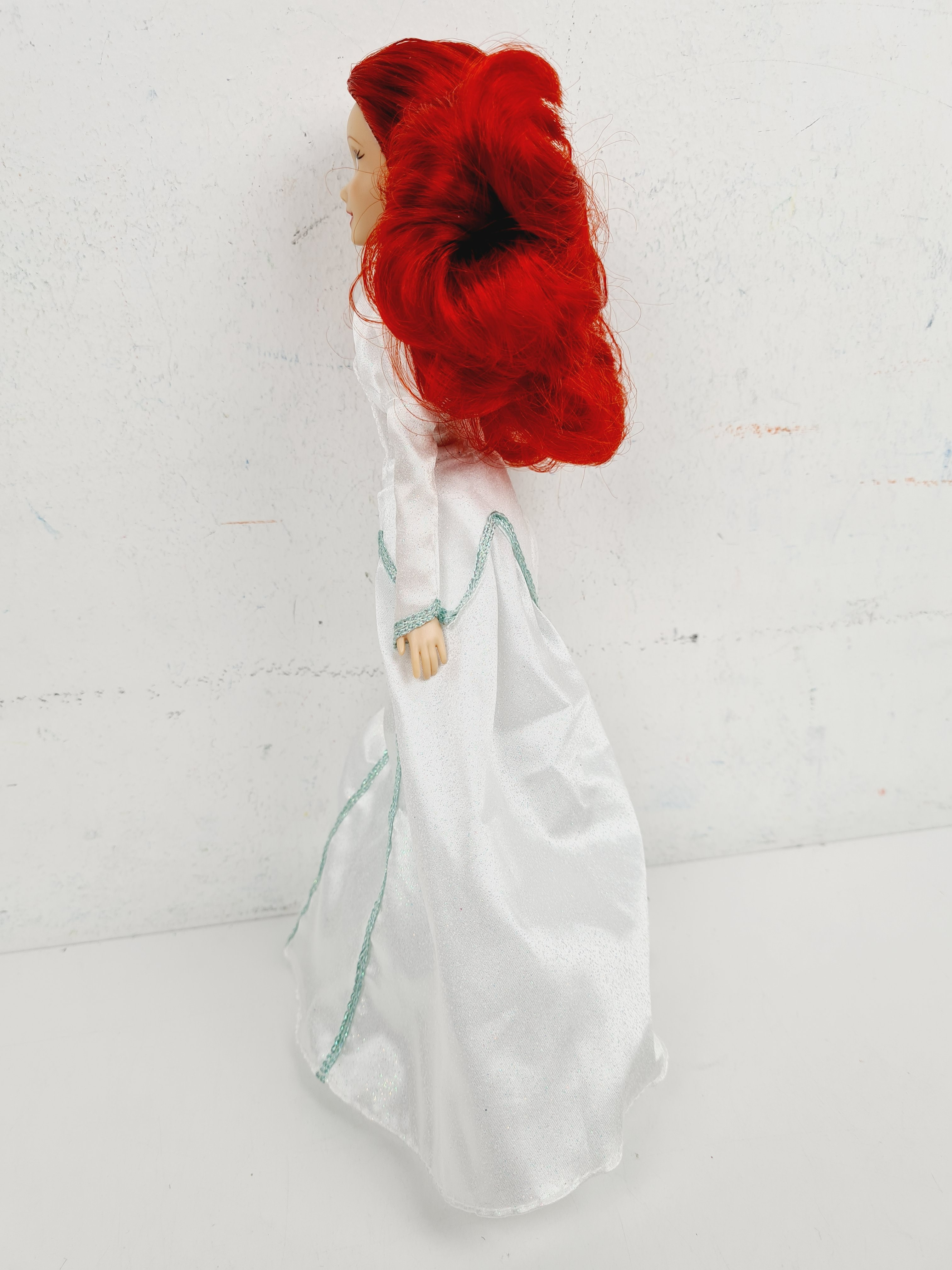 Voir photo 4 de Poupée - Ariel robe de mariage, La Petite Sirène - Disney - 30 cm Poupée - Ariel robe de mariage, La Petite Sirène - Disney - 30 cm Bon état reconditionné photo 4
