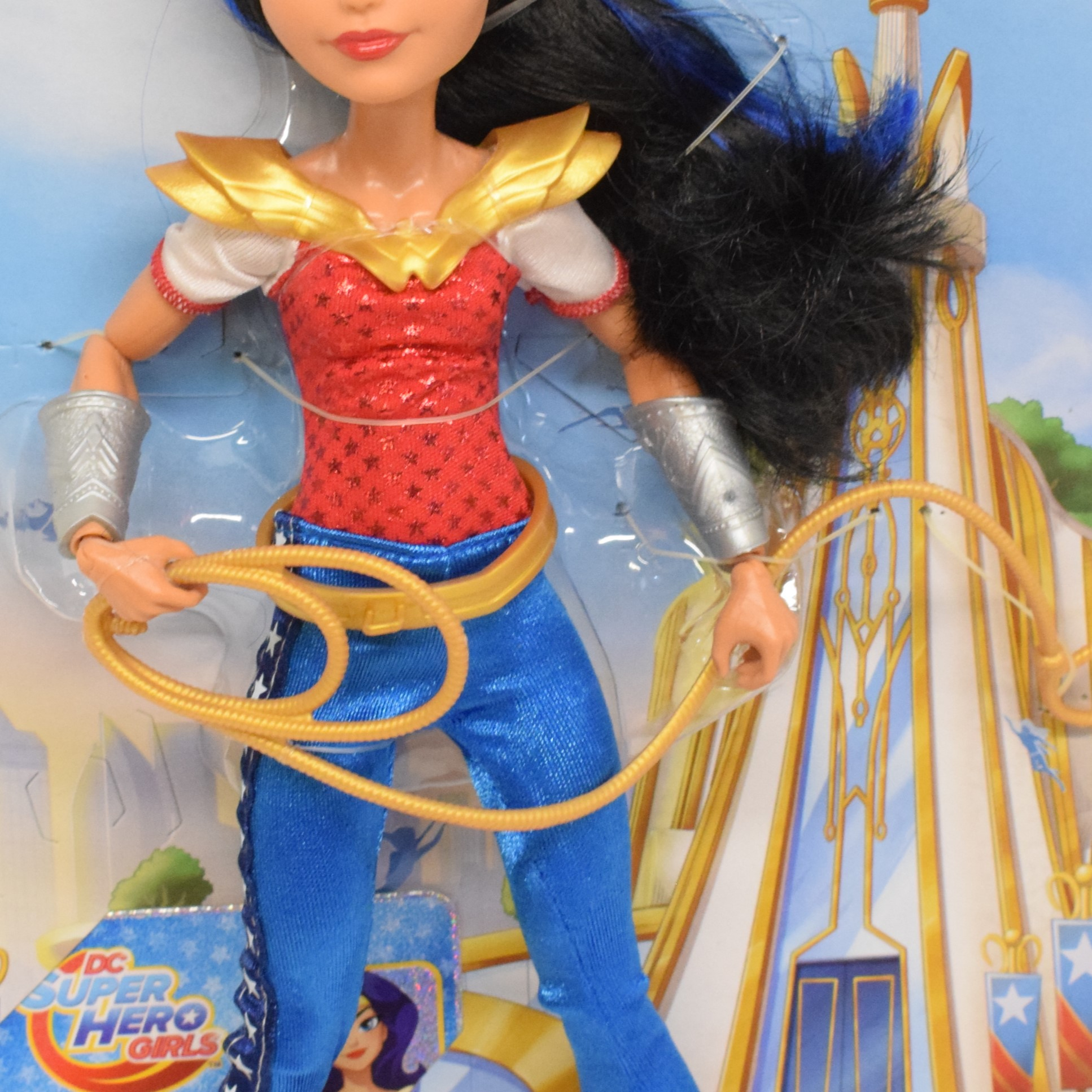 Voir photo 3 de Poupée articulée 31 cm Wonder Woman DC Comics Mattel 2015 Poupée articulée 31 cm Wonder Woman DC Comics Mattel 2015 État correct reconditionné photo 3
