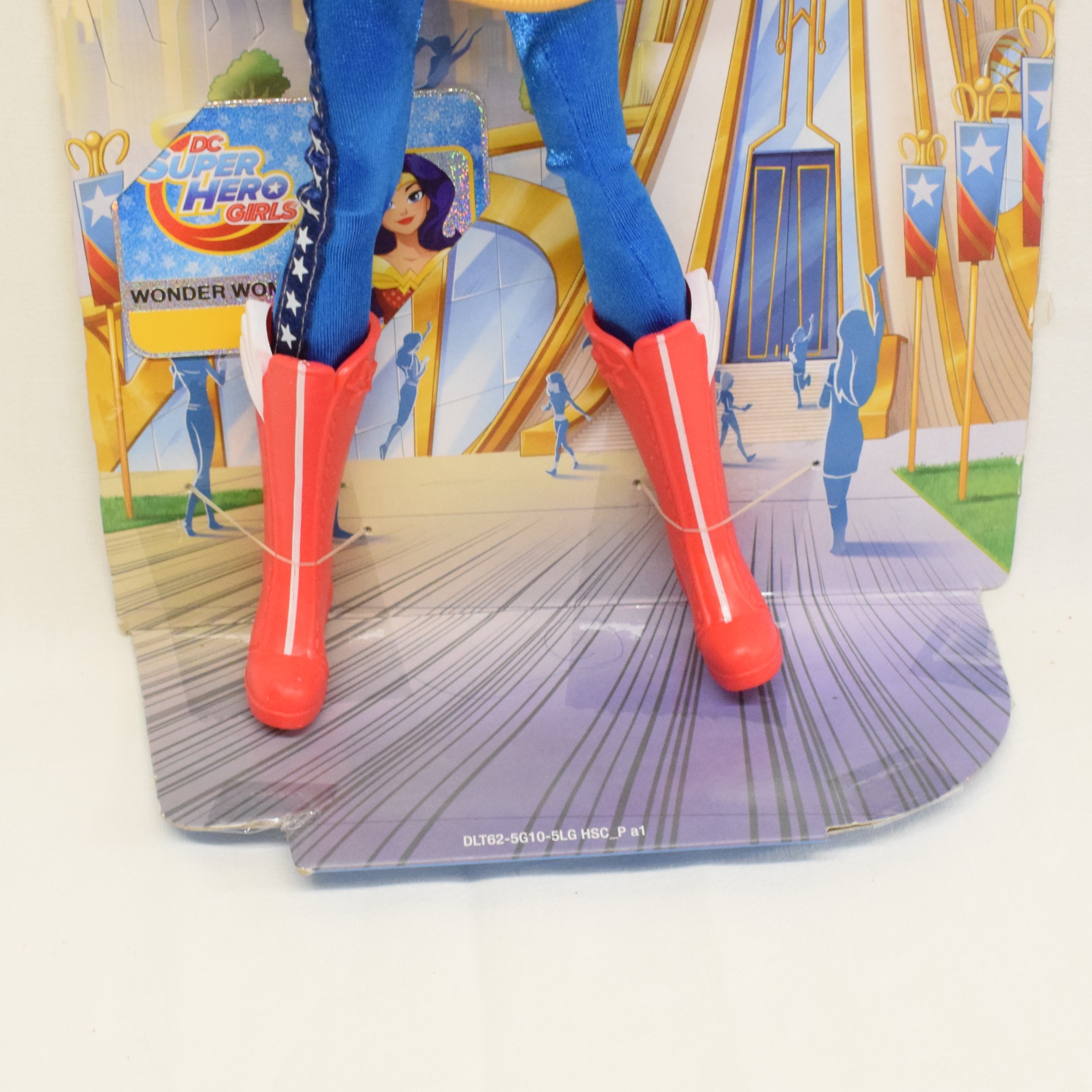 Voir photo 4 de Poupée articulée 31 cm Wonder Woman DC Comics Mattel 2015 Poupée articulée 31 cm Wonder Woman DC Comics Mattel 2015 État correct reconditionné photo 4
