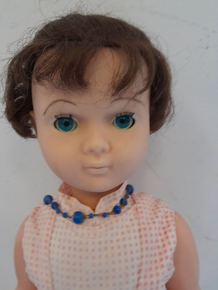 Voir photo 2 de Poupée Bella 1967 complête avec sa robe Vichy d'origine Poupée Bella 1967 complête avec sa robe Vichy d'origine Très bon état reconditionné photo 2