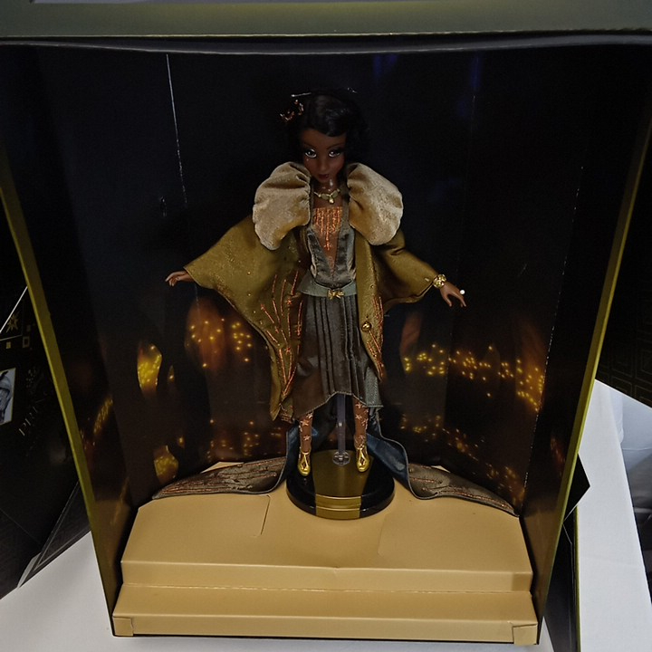 Voir photo 4 de Poupée Disney Designer " Tiana" Poupée Disney Designer " Tiana" Parfait état reconditionné photo 4