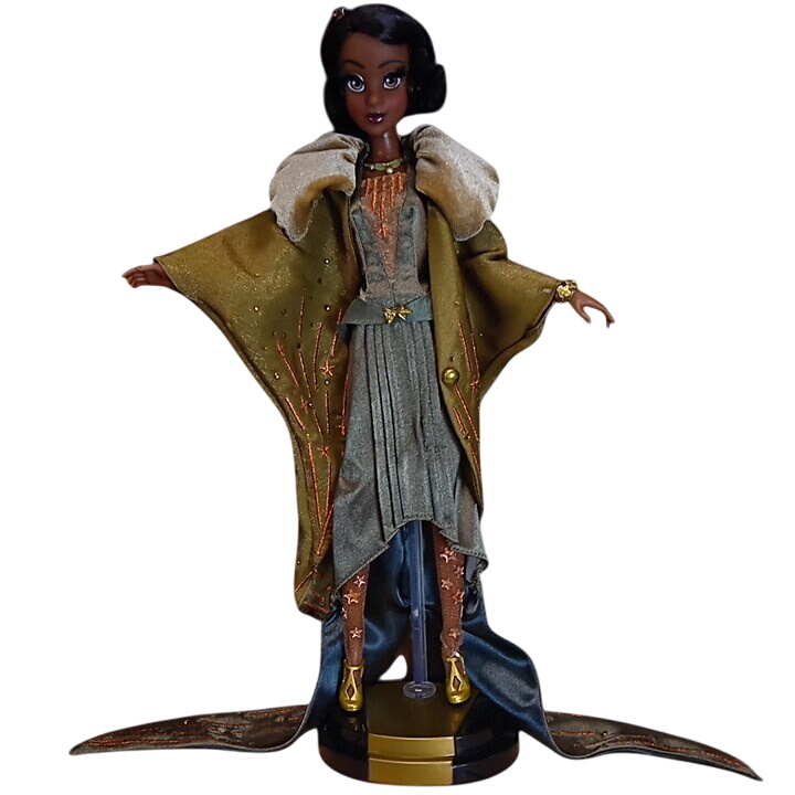 Poupée Disney Designer " Tiana" Parfait état - 112,00 € Poupée Disney Designer " Tiana" Parfait état reconditionné disponible sur Label Emmaüs